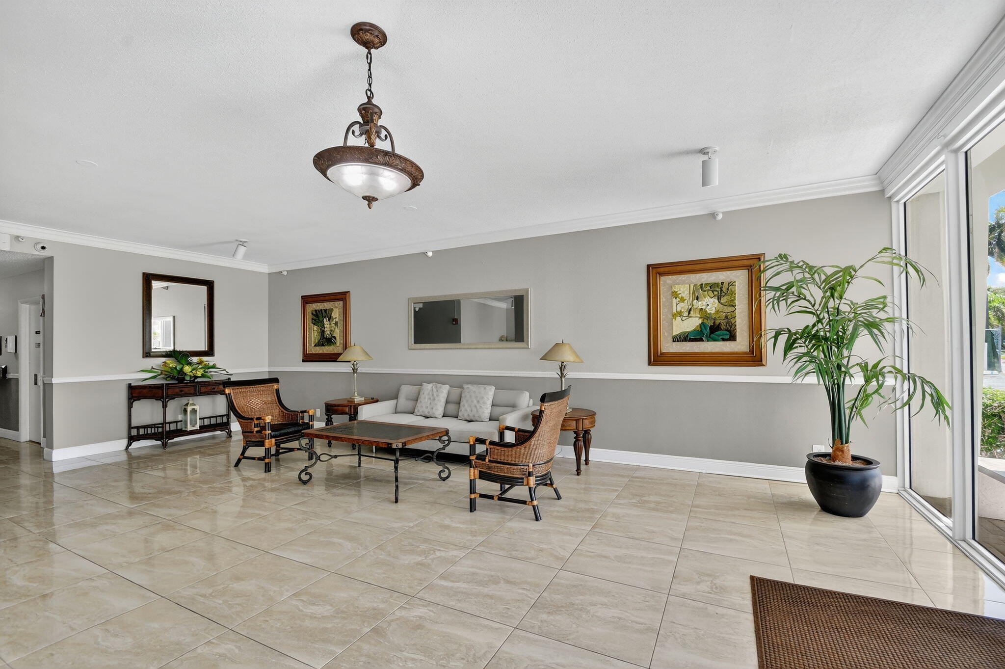 125 S OCEAN #211, Palm Beach Shores FL 33404