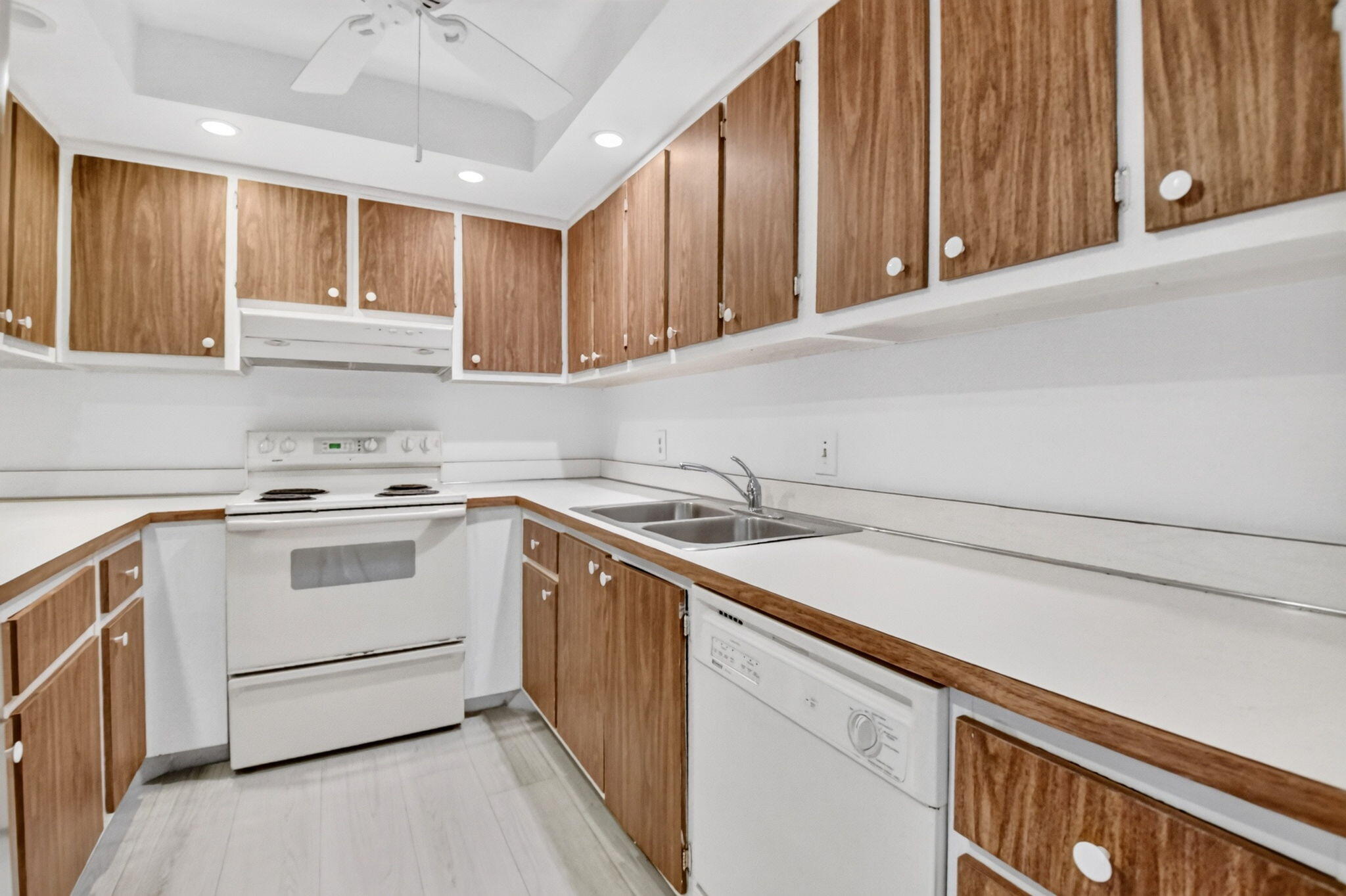 125 S OCEAN #211, Palm Beach Shores FL 33404