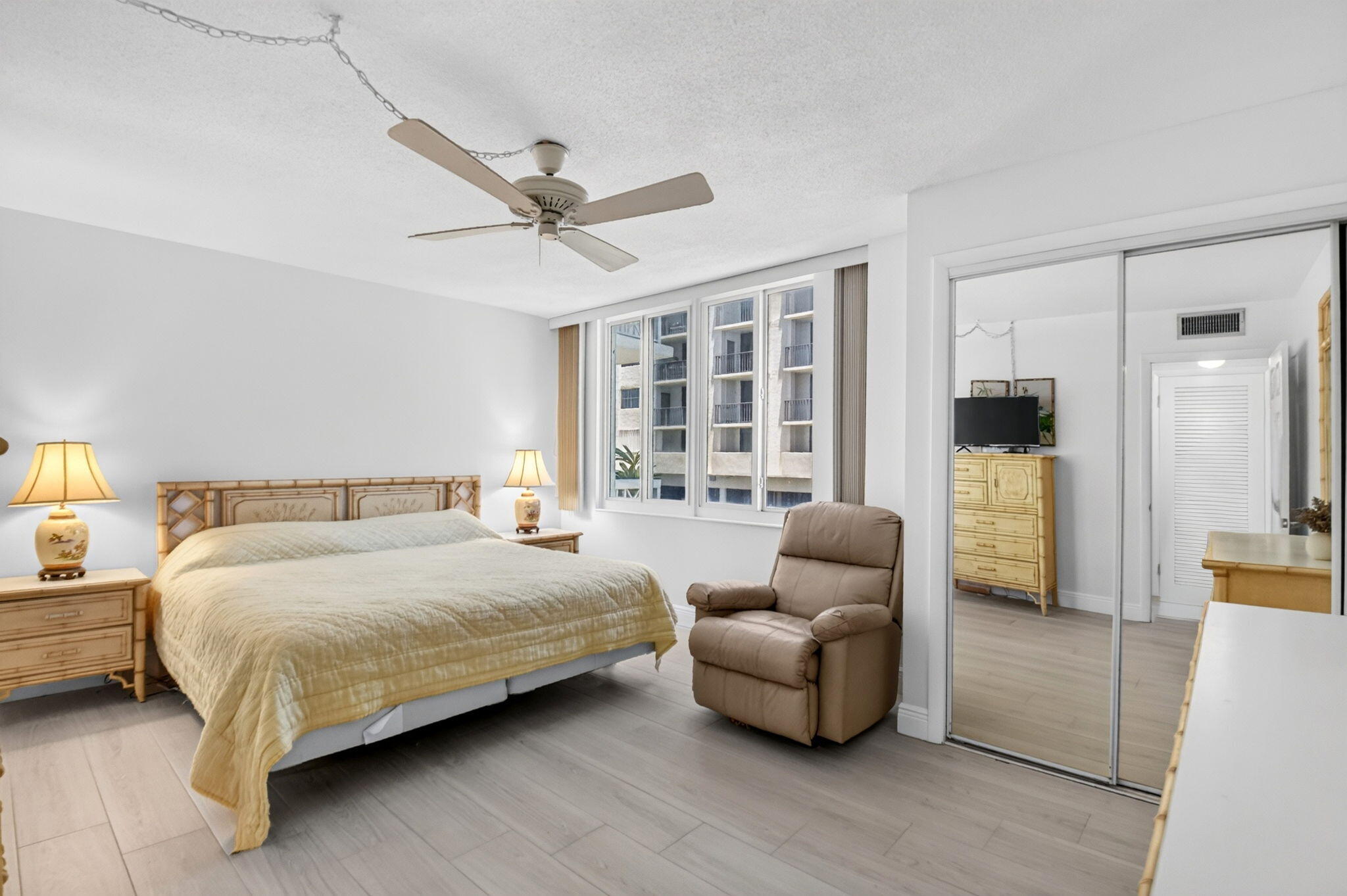 125 S OCEAN #211, Palm Beach Shores FL 33404