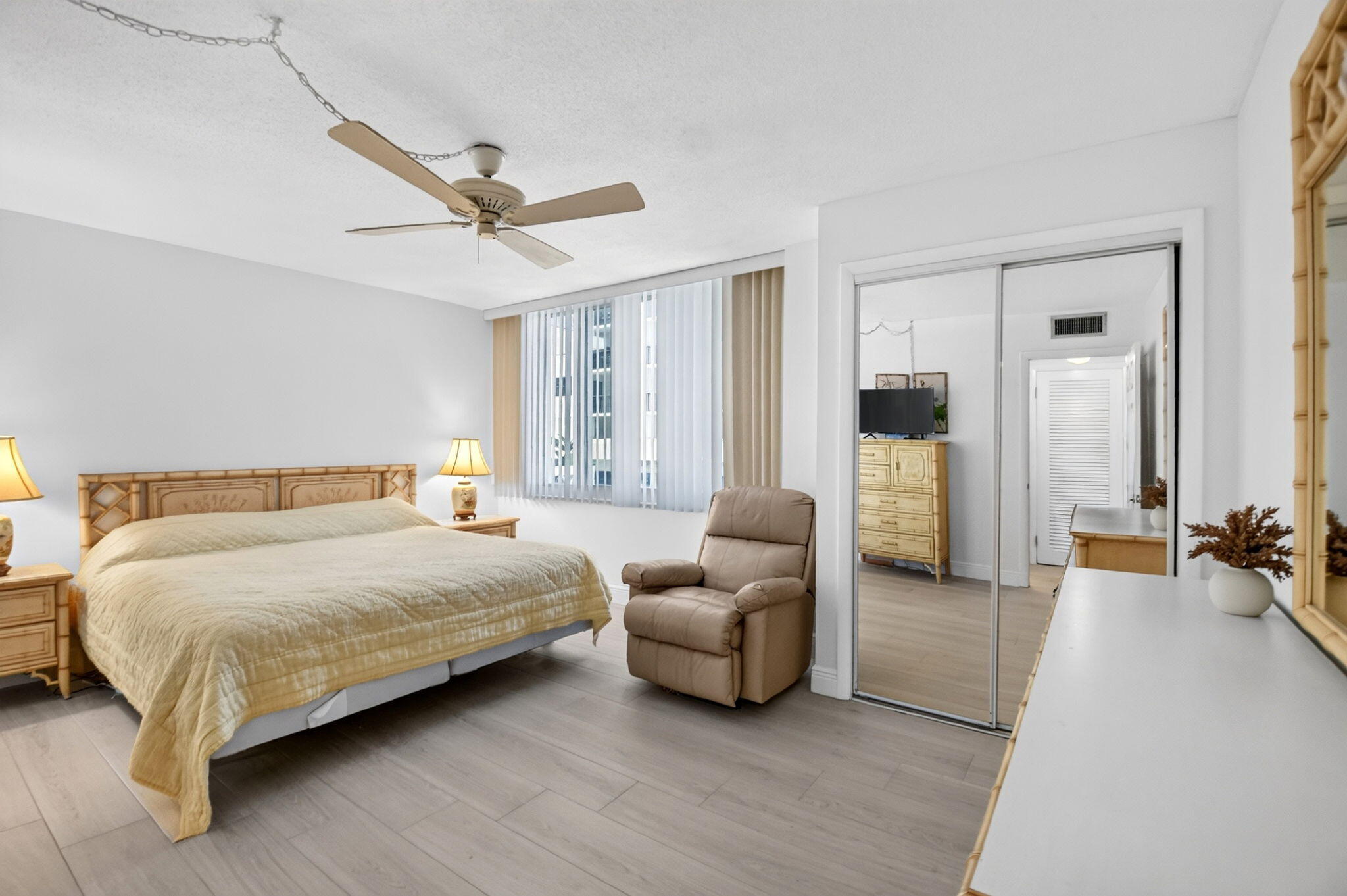 125 S OCEAN #211, Palm Beach Shores FL 33404