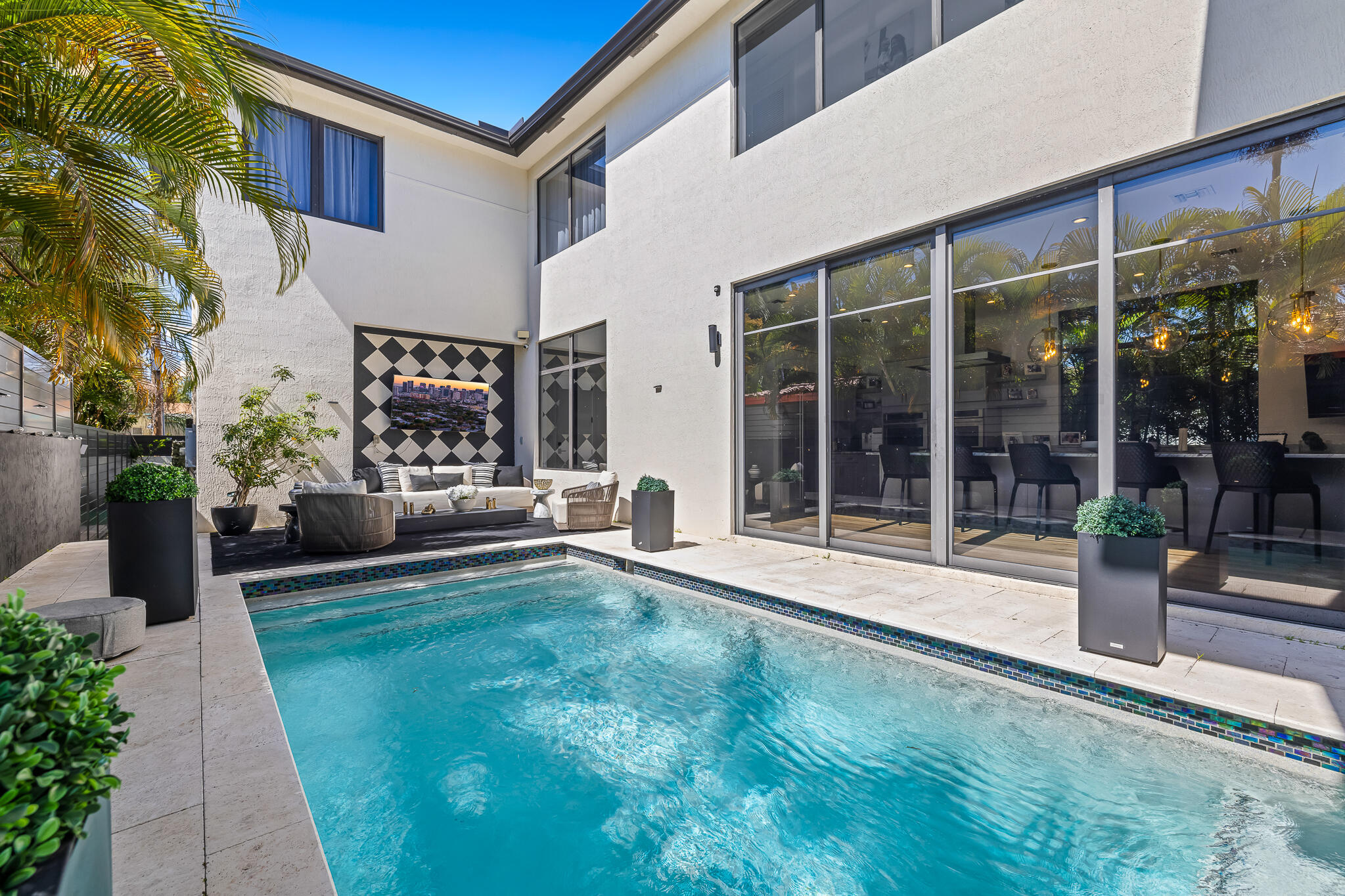 549 NE 10TH, Fort Lauderdale FL 33301