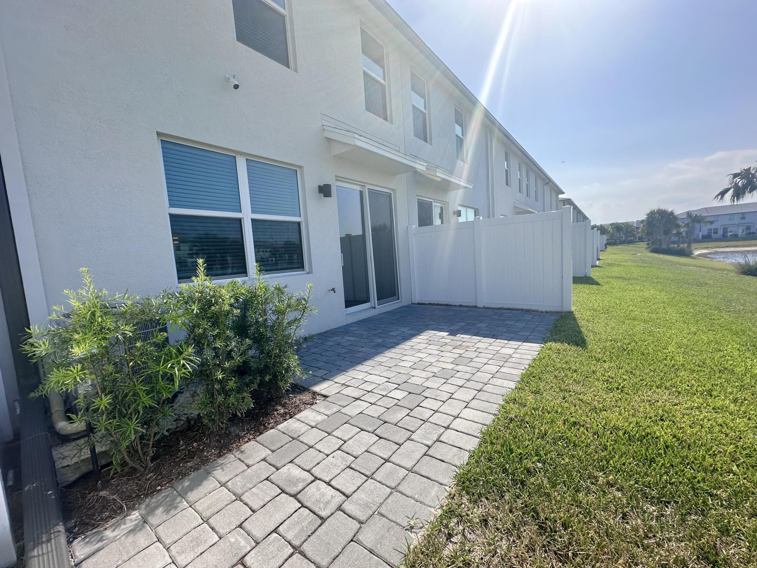 1733 Lindley, West Palm Beach FL 33407