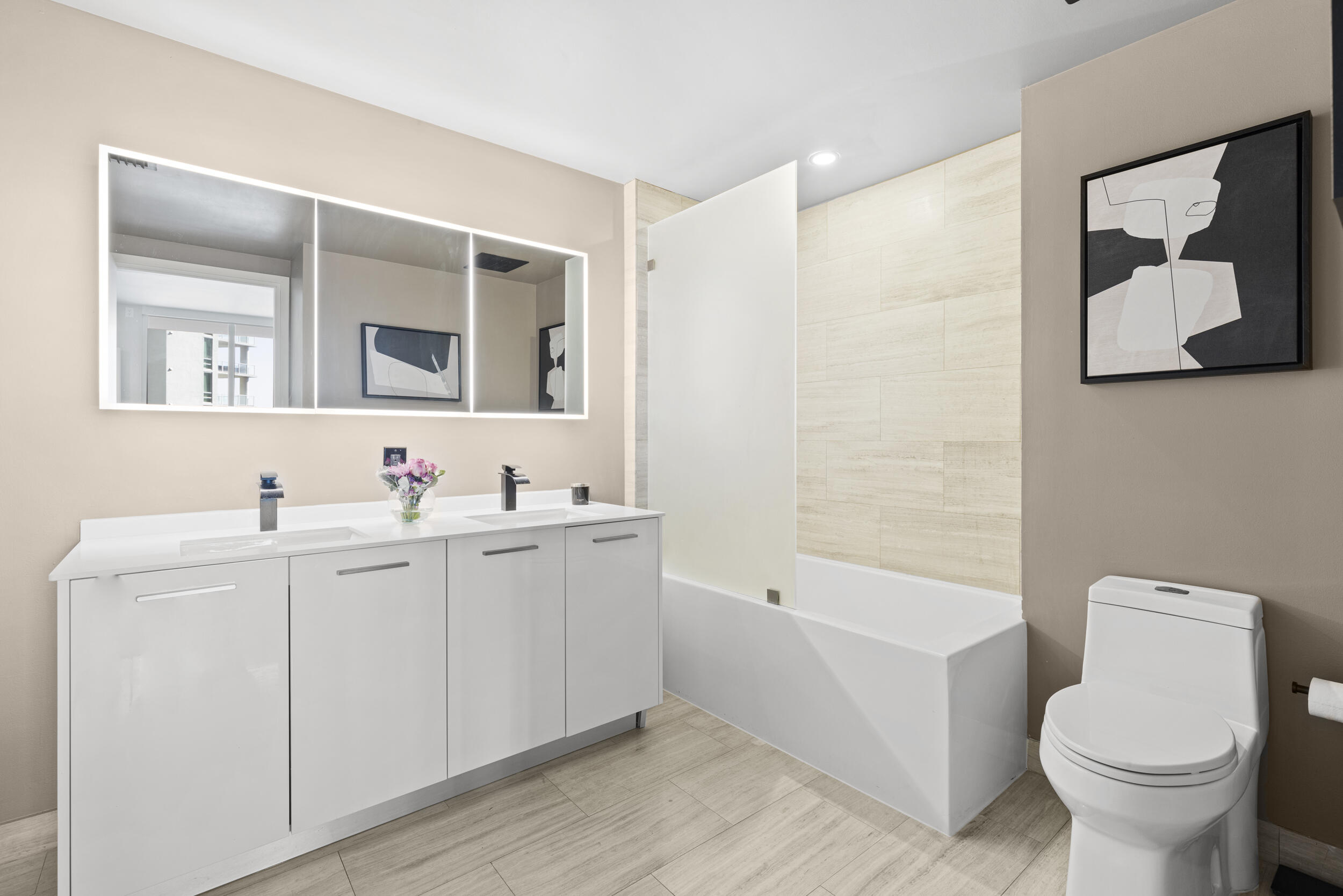 1300 BRICKELL BAY #2105, Miami FL 33131