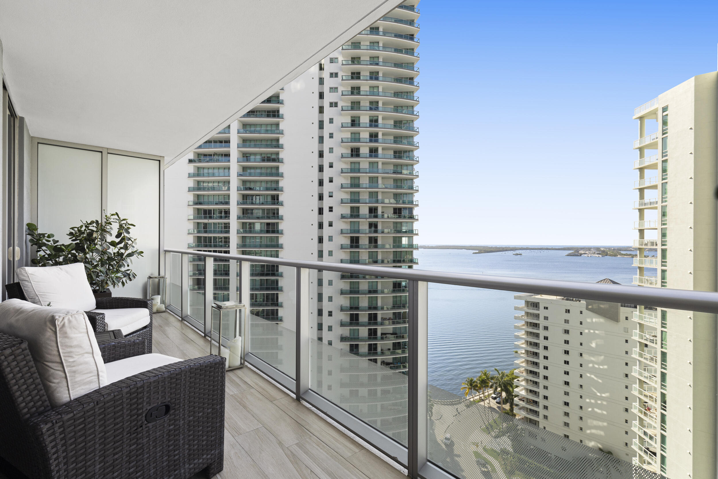 1300 BRICKELL BAY #2105, Miami FL 33131