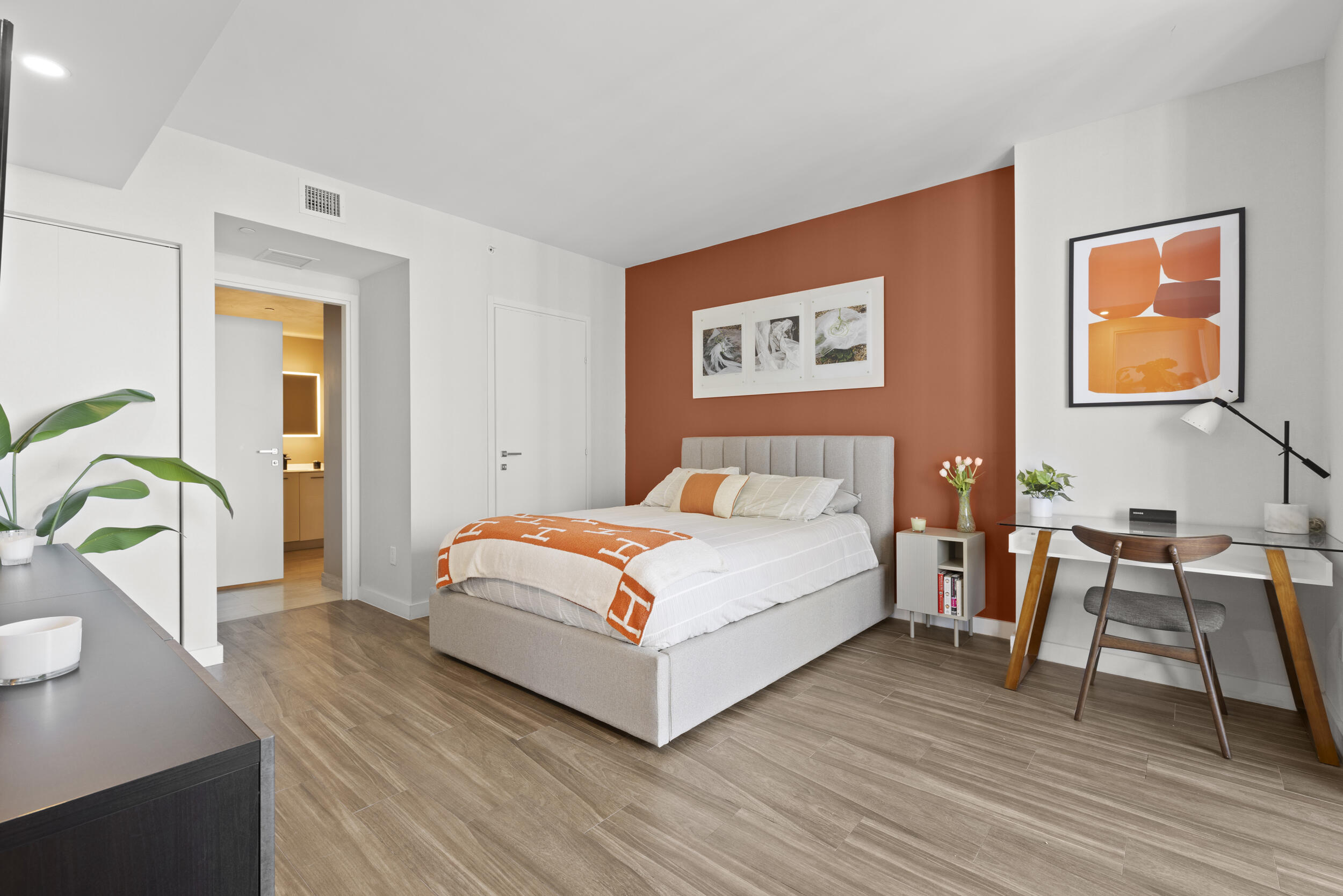 1300 BRICKELL BAY #2105, Miami FL 33131