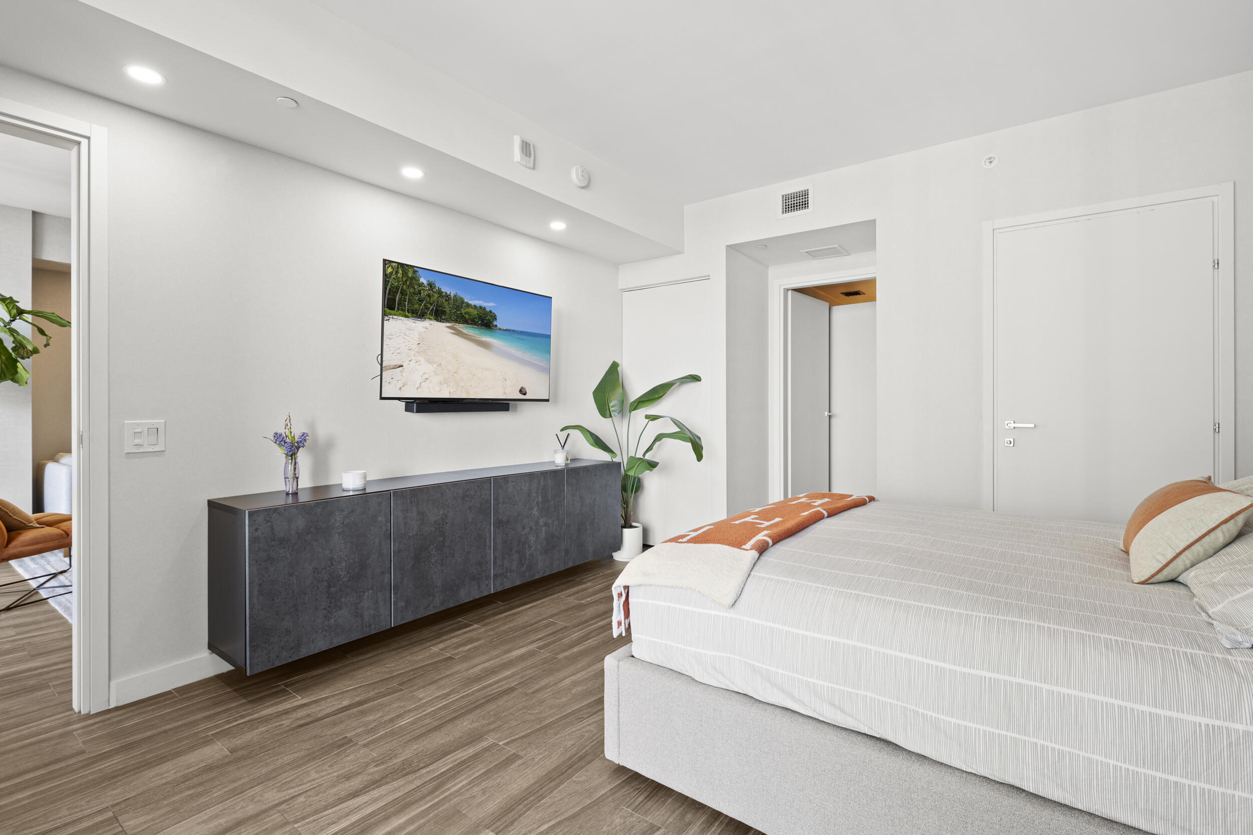 1300 BRICKELL BAY #2105, Miami FL 33131