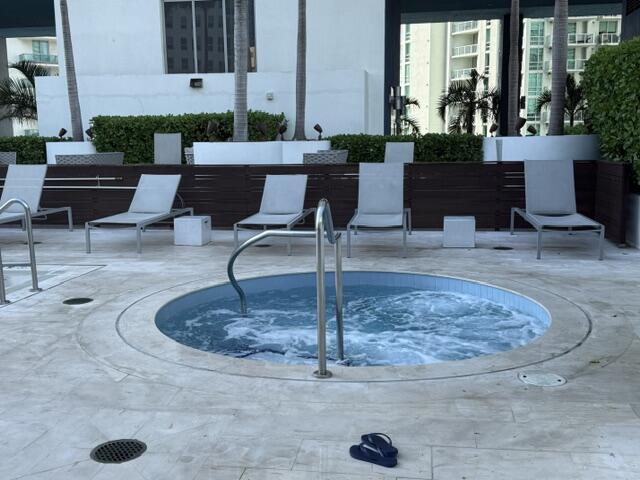 1300 BRICKELL BAY #2105, Miami FL 33131