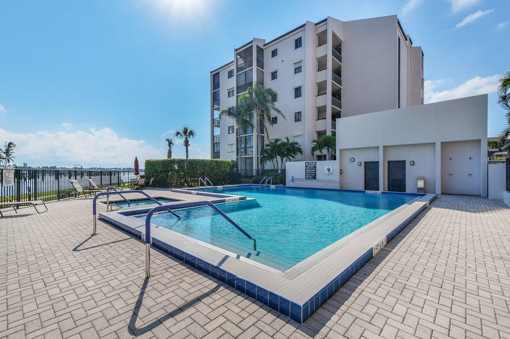 11370 Twelve Oaks #614, North Palm Beach FL 33408