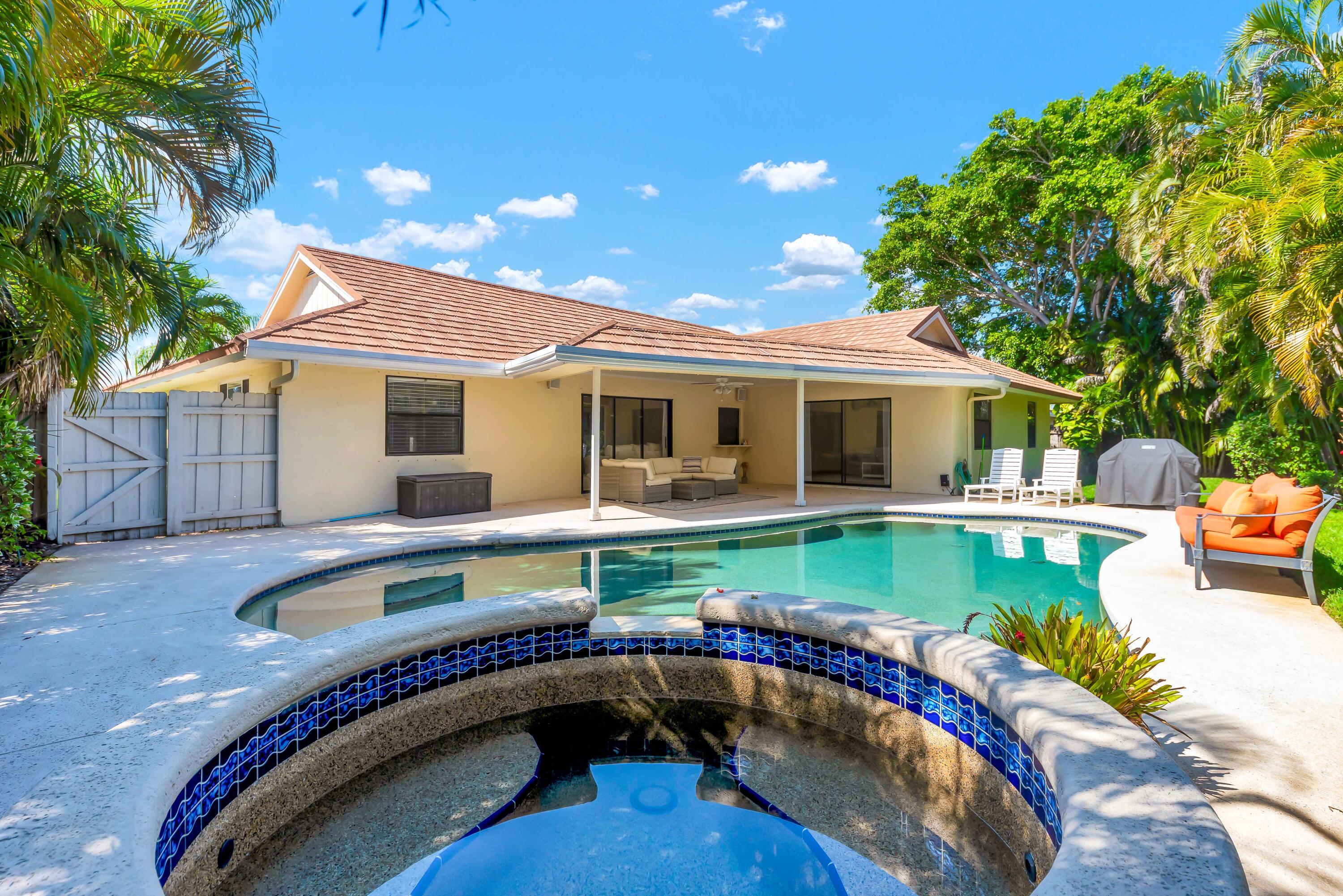 88 Pinehill, Tequesta FL 33469