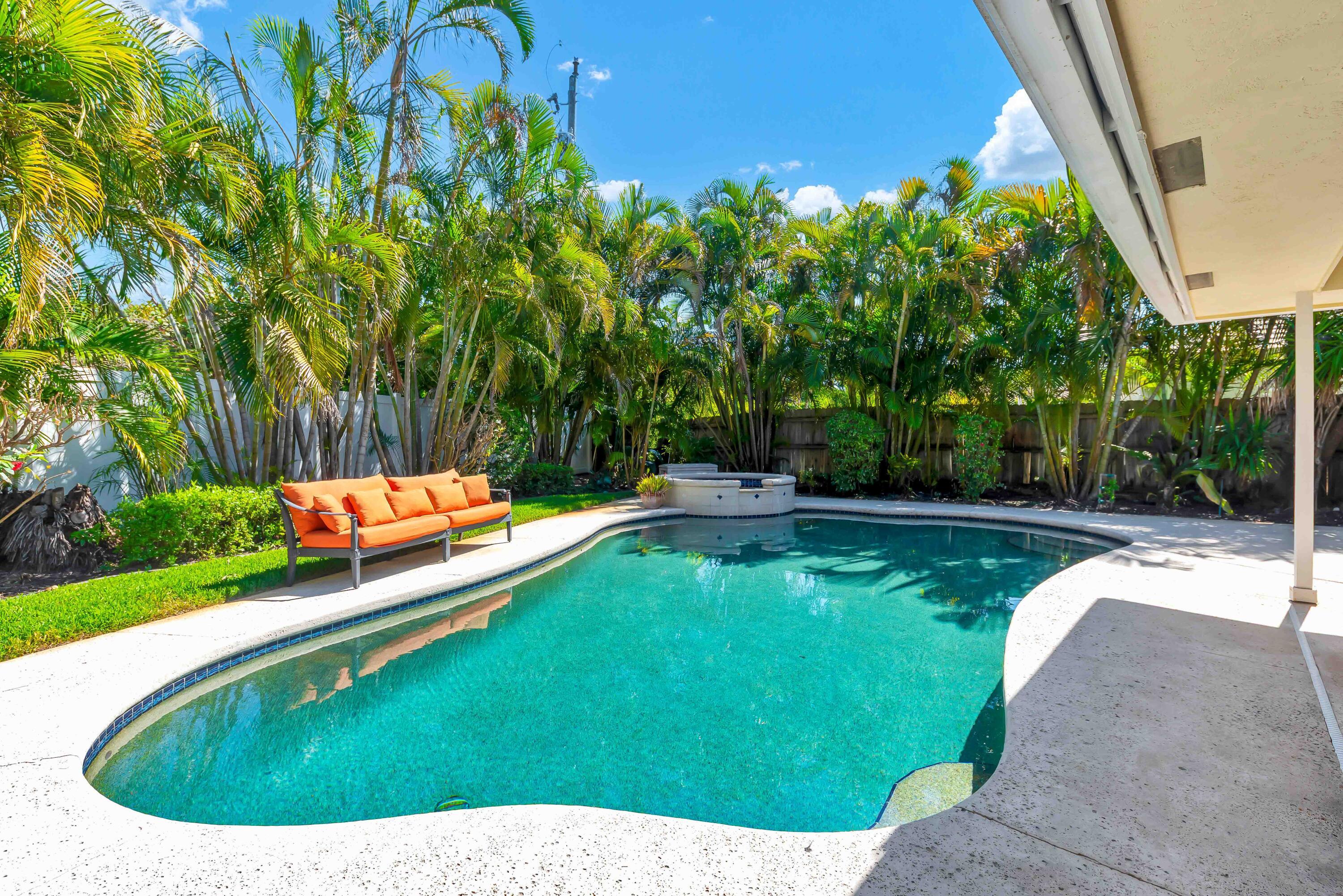 88 Pinehill, Tequesta FL 33469