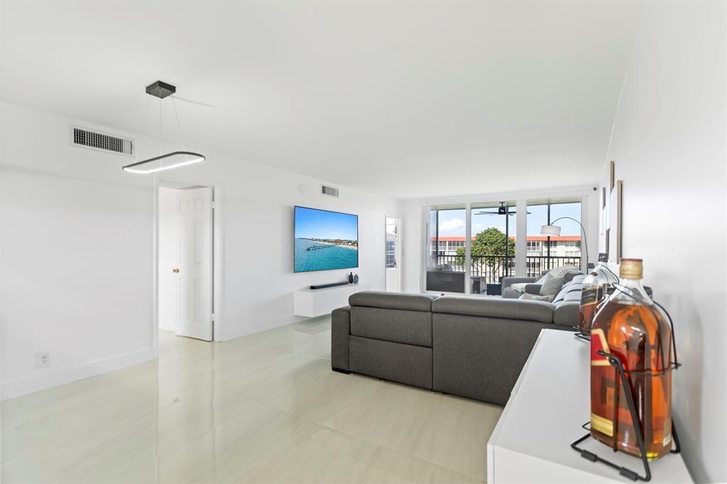 3100 NE 48th #413, Lighthouse Point FL 33064