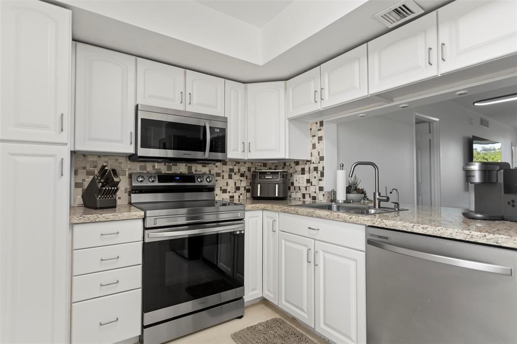 3100 NE 48th #413, Lighthouse Point FL 33064