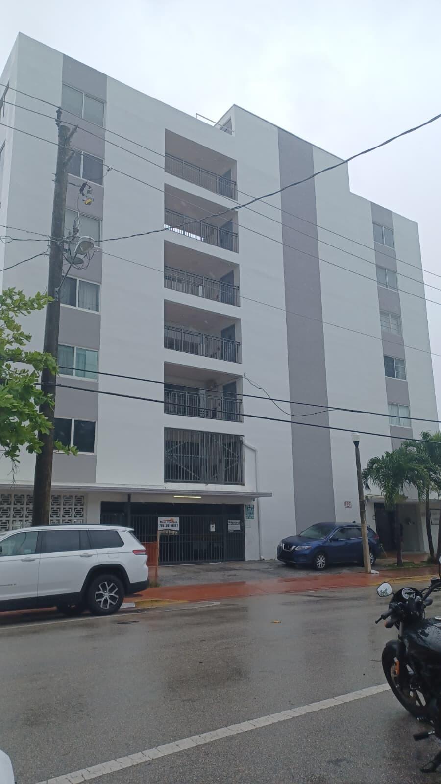 8001 N CRESPI #2C, Miami Beach FL 33141