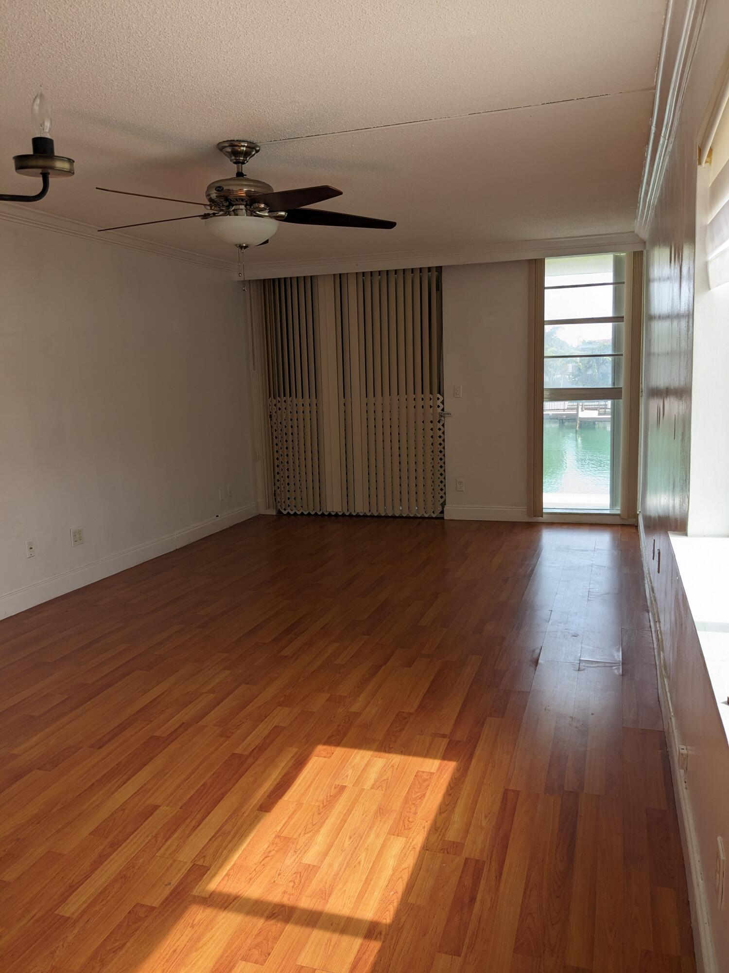 8001 N CRESPI #2C, Miami Beach FL 33141