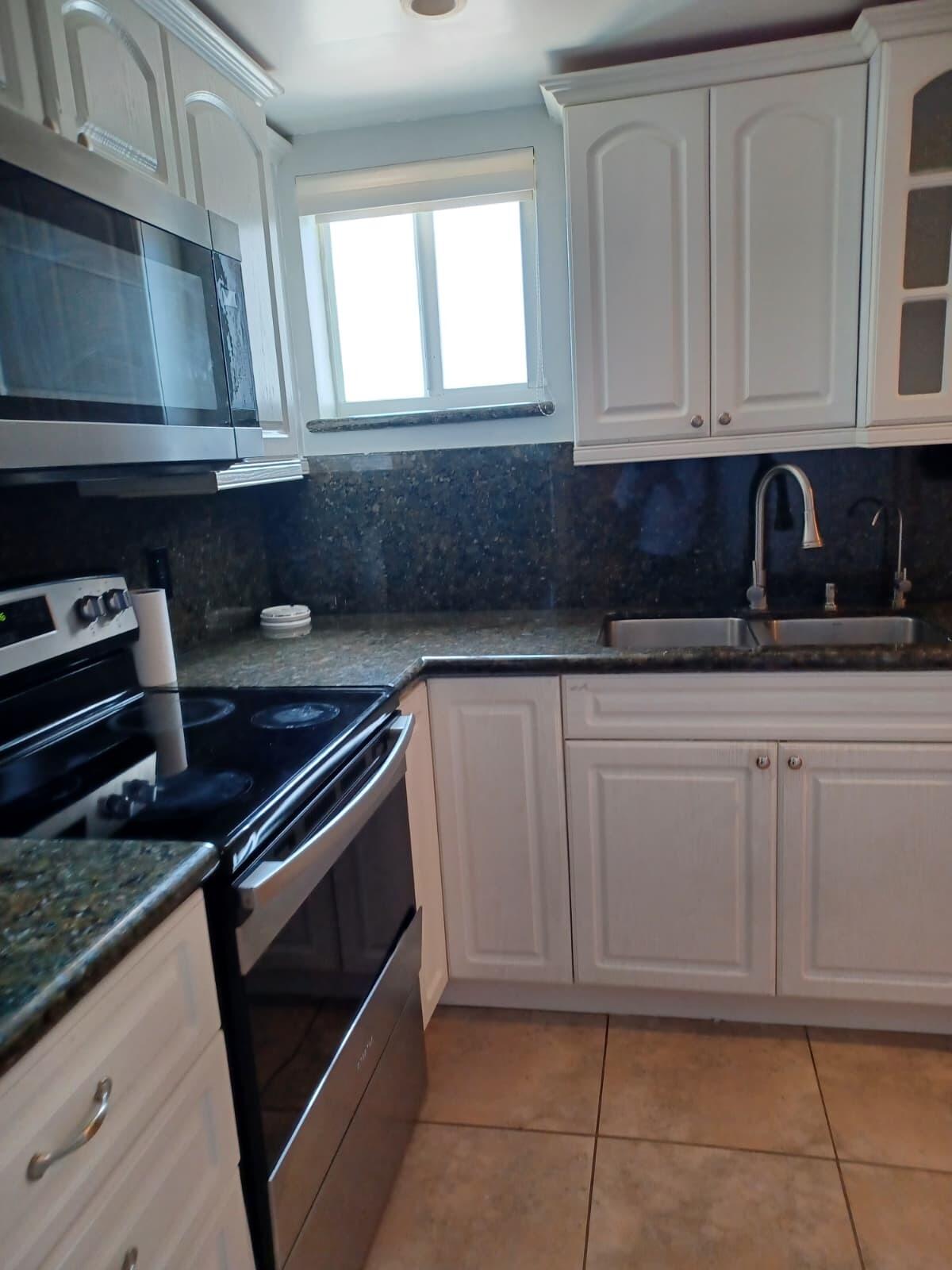 8001 N CRESPI #2C, Miami Beach FL 33141