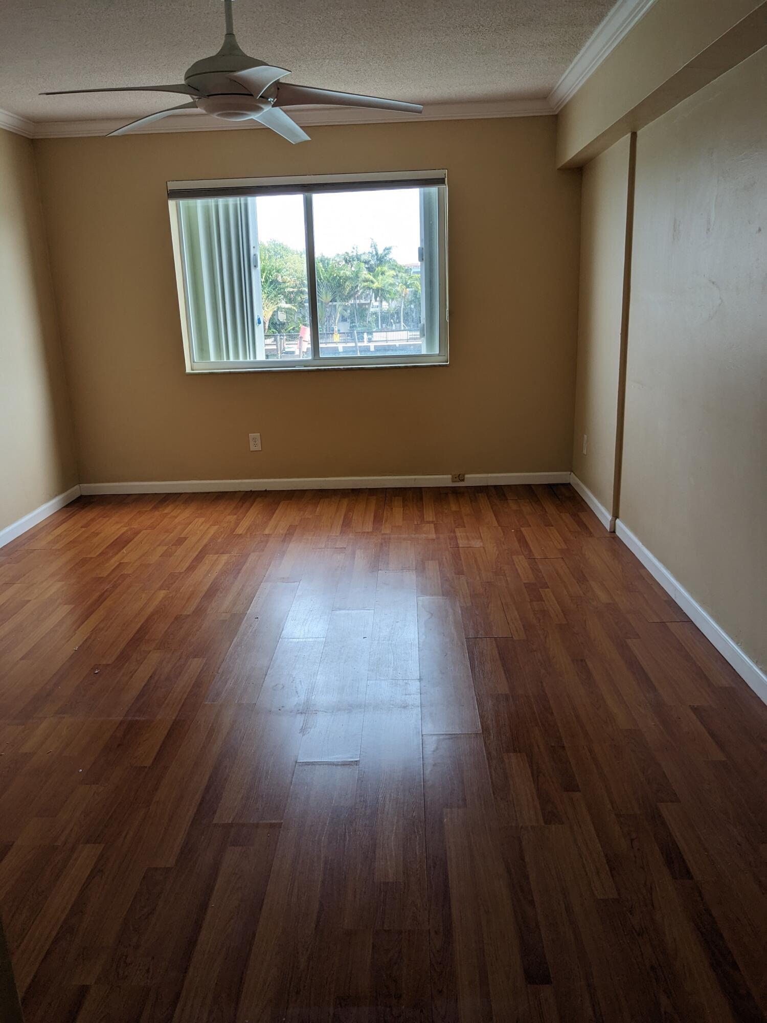 8001 N CRESPI #2C, Miami Beach FL 33141