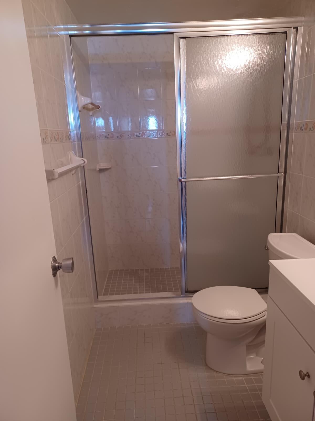 8001 N CRESPI #2C, Miami Beach FL 33141