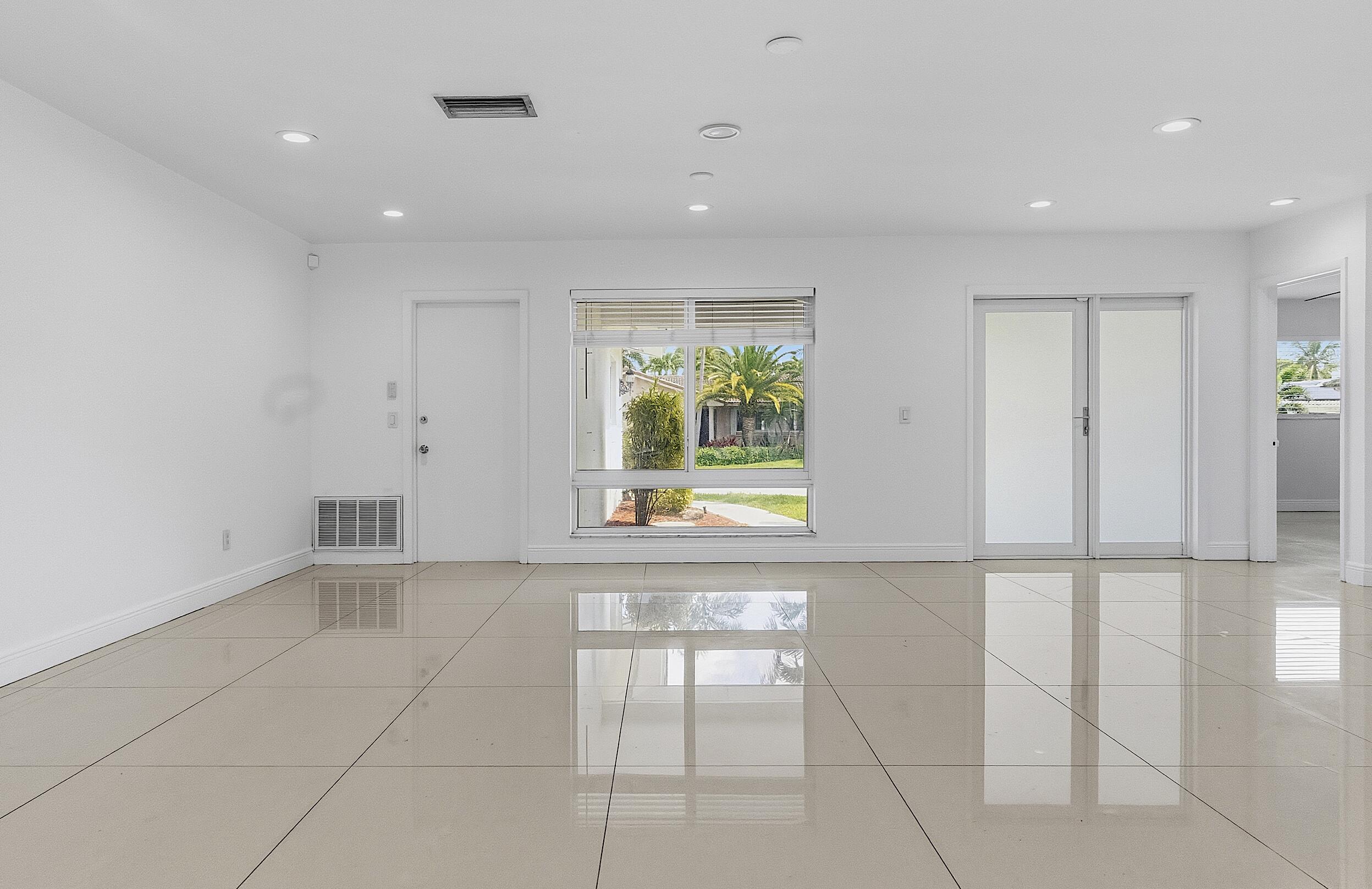 2910 NE 40TH, Lighthouse Point FL 33064