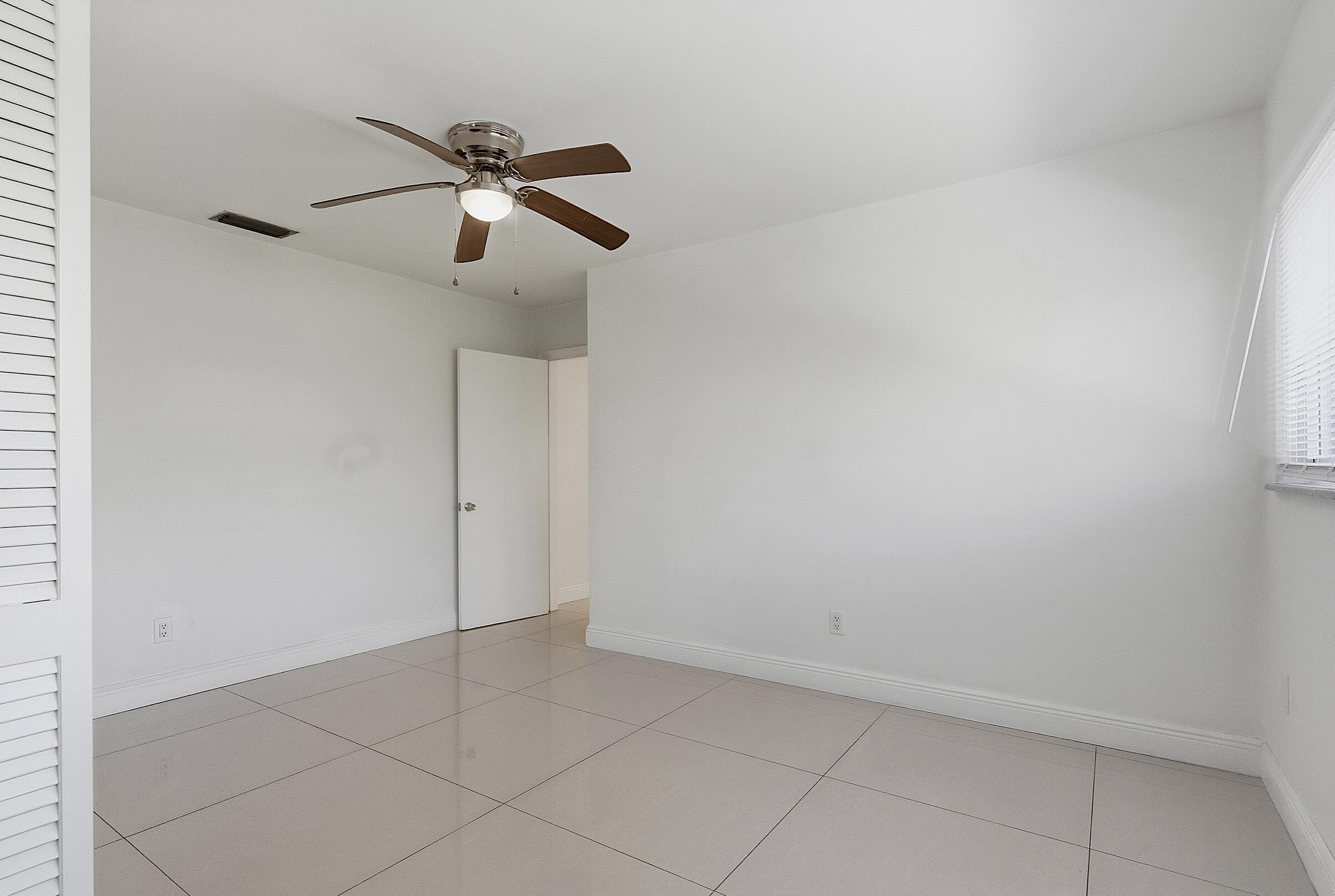 2910 NE 40TH, Lighthouse Point FL 33064