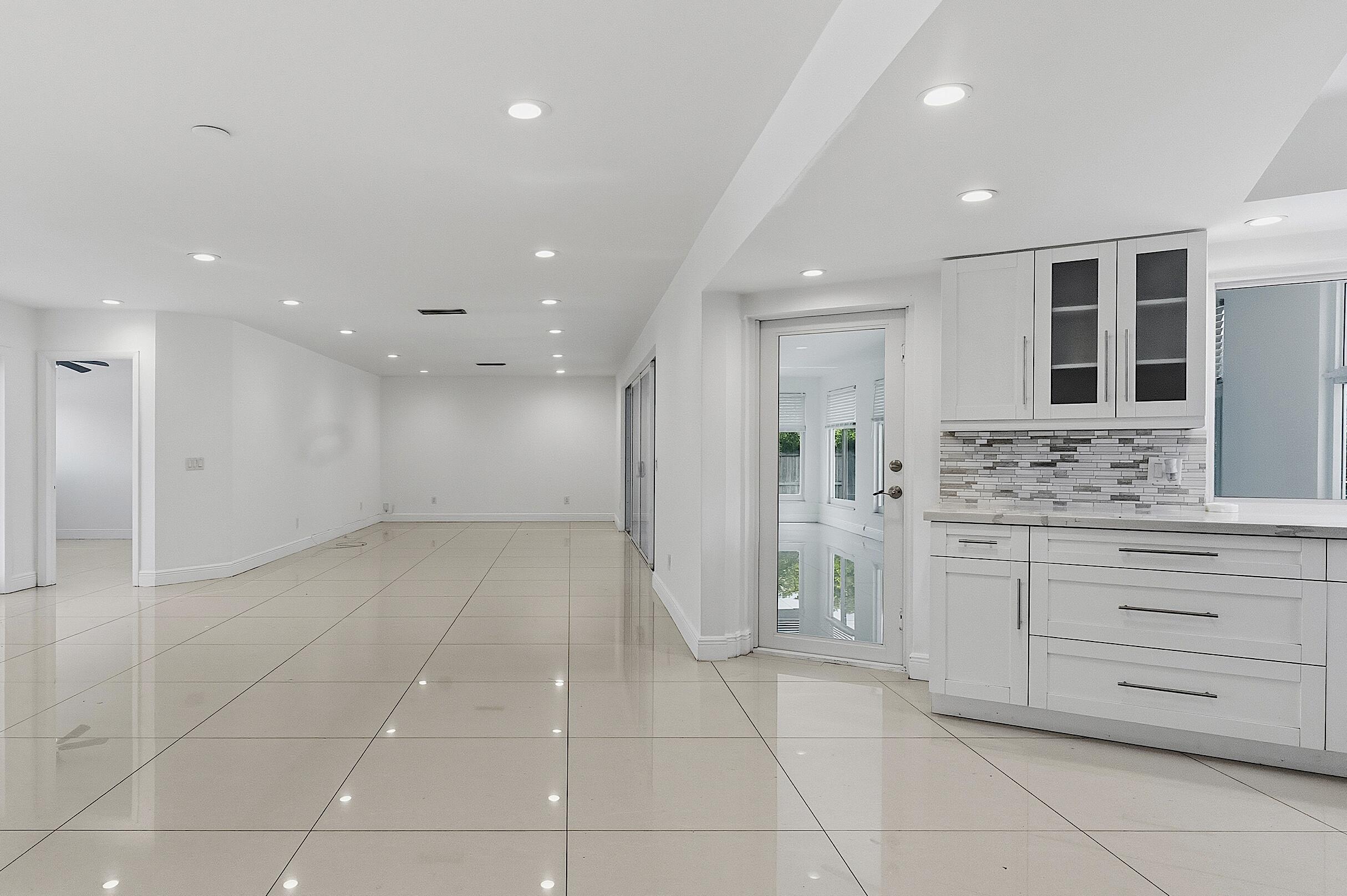 2910 NE 40TH, Lighthouse Point FL 33064