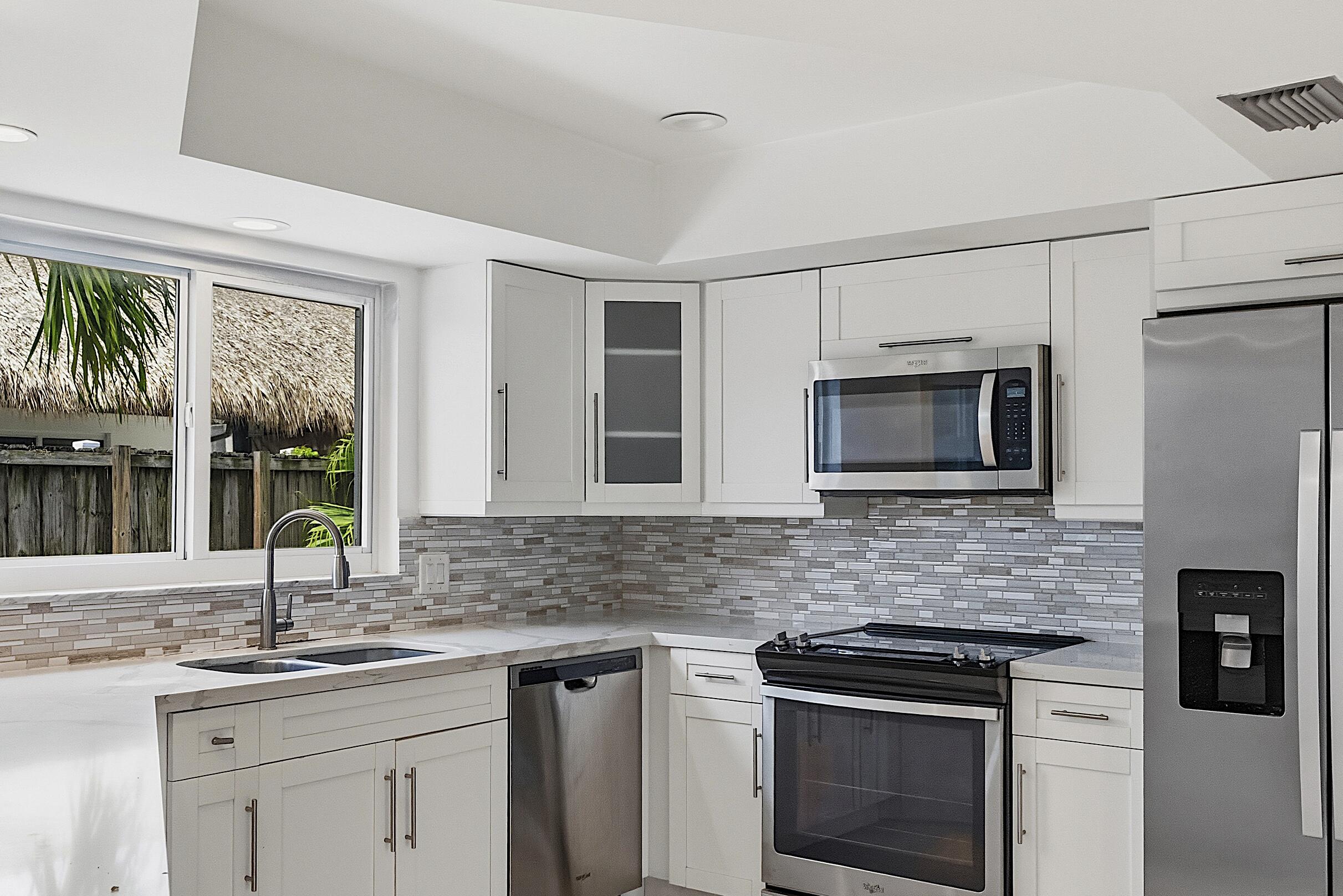 2910 NE 40TH, Lighthouse Point FL 33064