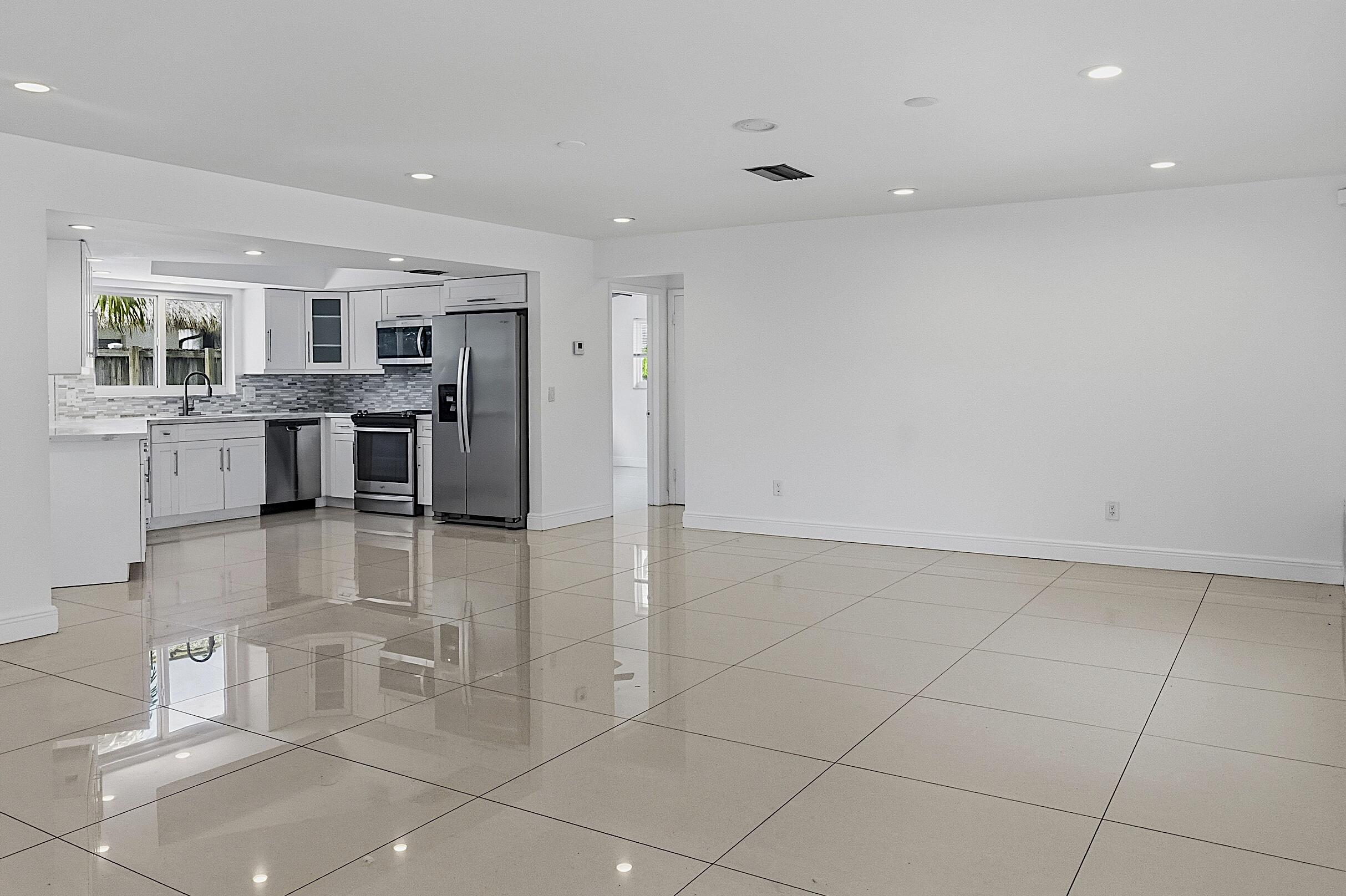 2910 NE 40TH, Lighthouse Point FL 33064