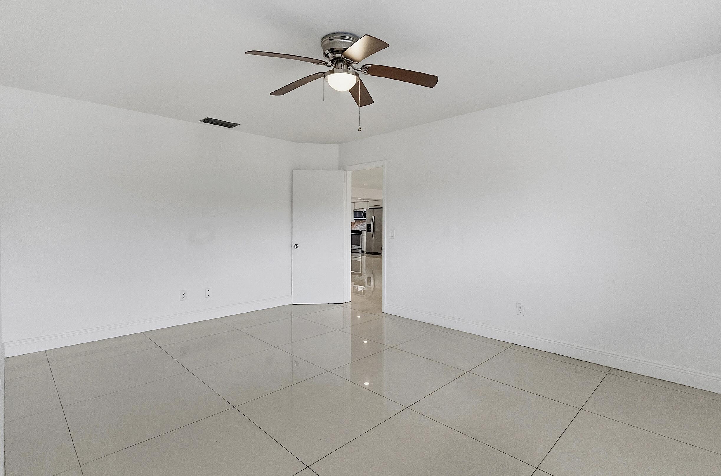 2910 NE 40TH, Lighthouse Point FL 33064