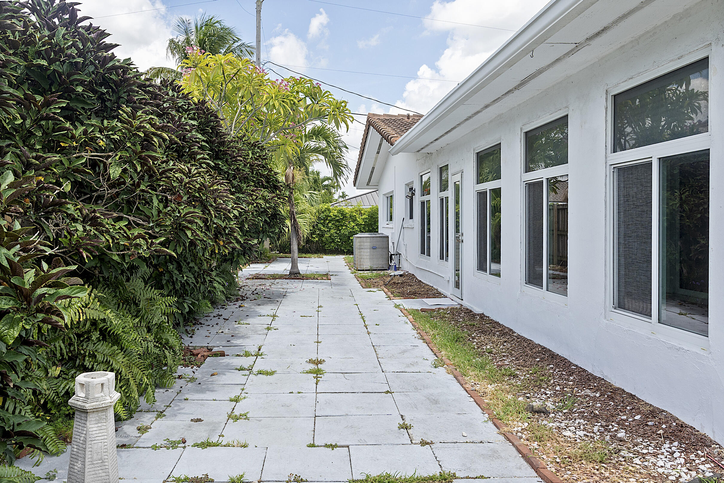 2910 NE 40TH, Lighthouse Point FL 33064