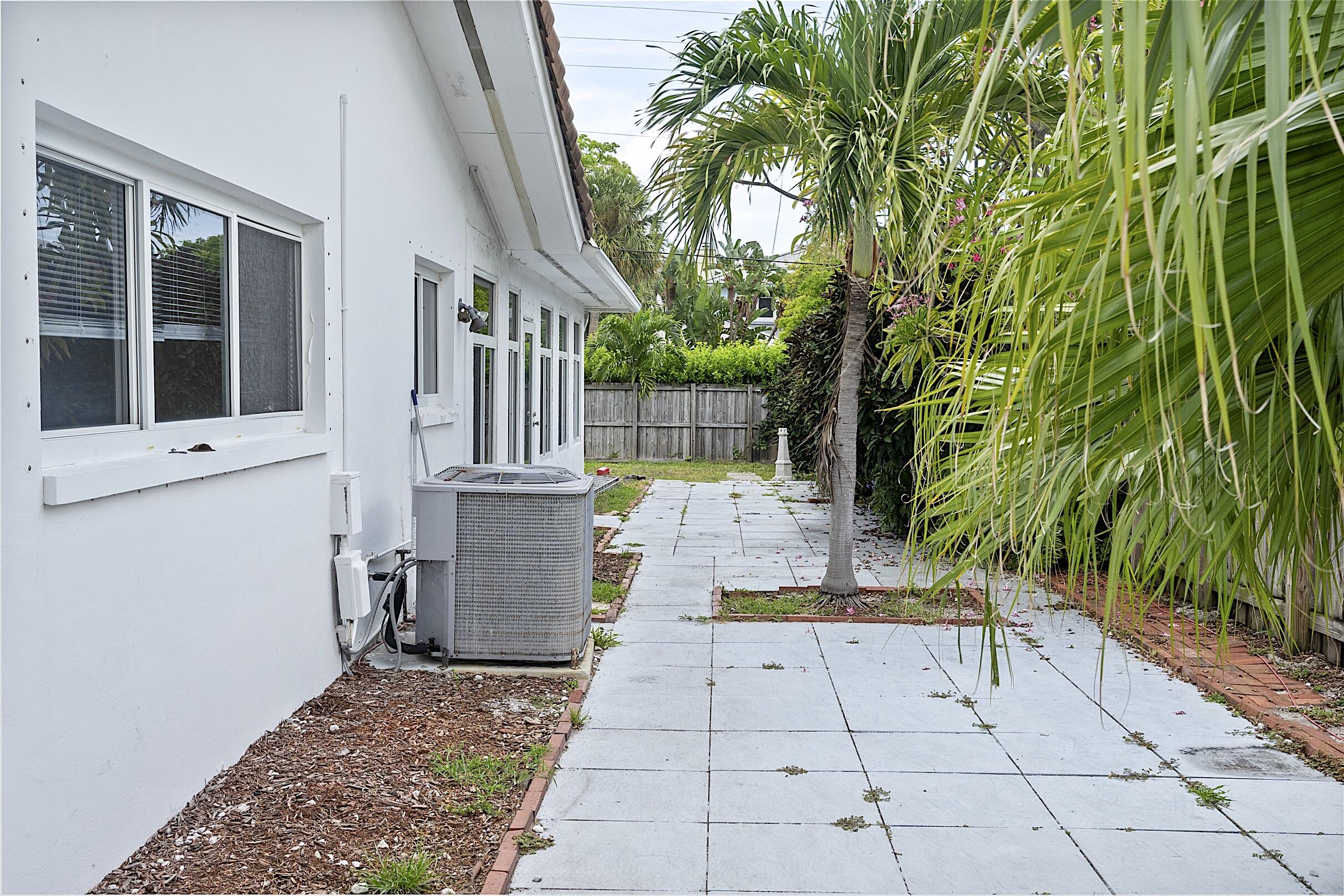 2910 NE 40TH, Lighthouse Point FL 33064