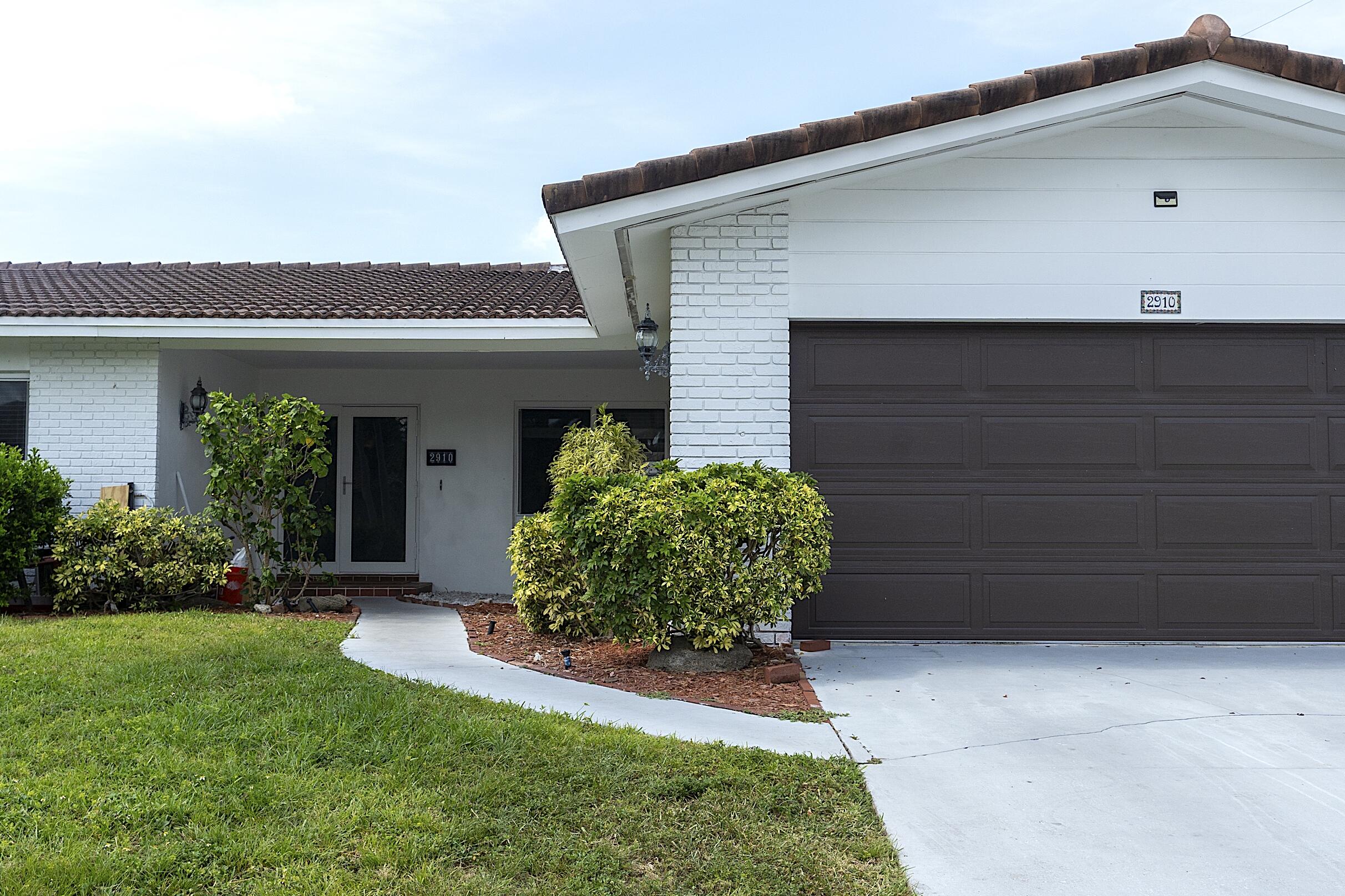 2910 NE 40TH, Lighthouse Point FL 33064