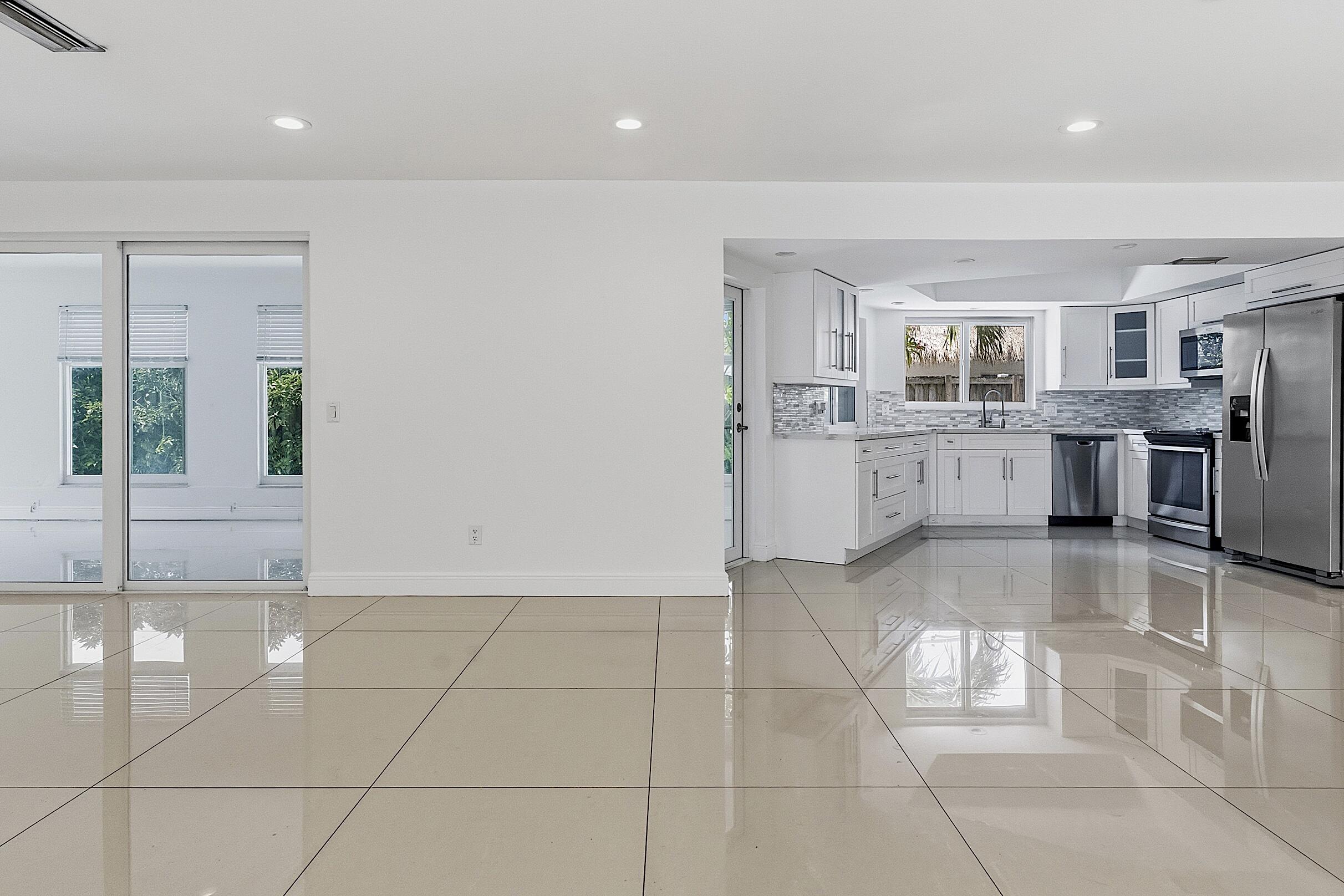 2910 NE 40TH, Lighthouse Point FL 33064