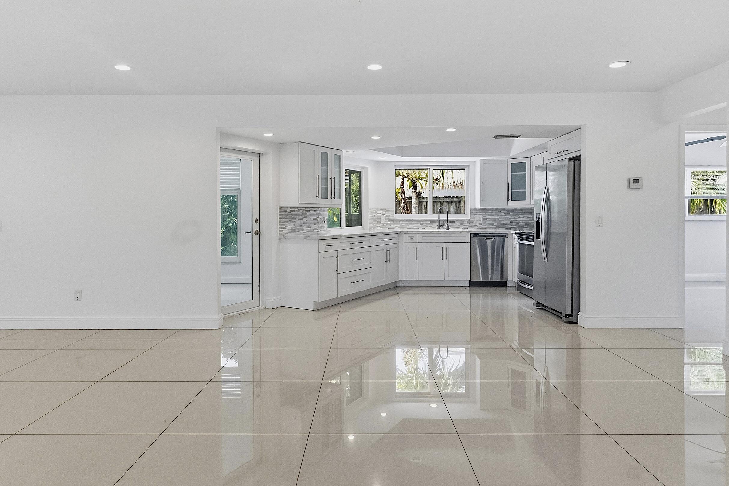2910 NE 40TH, Lighthouse Point FL 33064