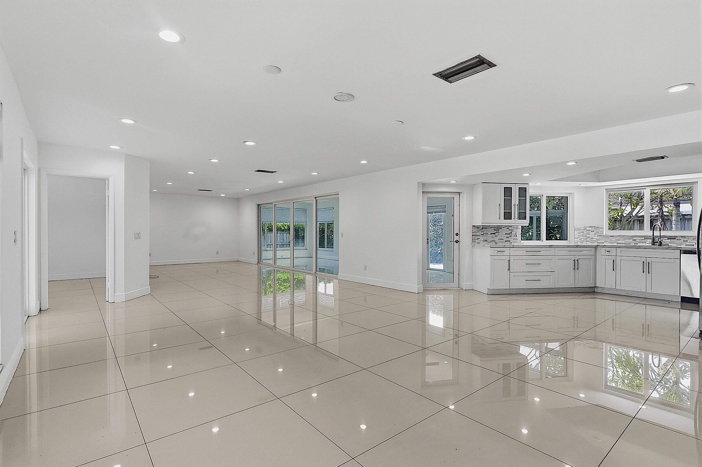 2910 NE 40TH, Lighthouse Point FL 33064