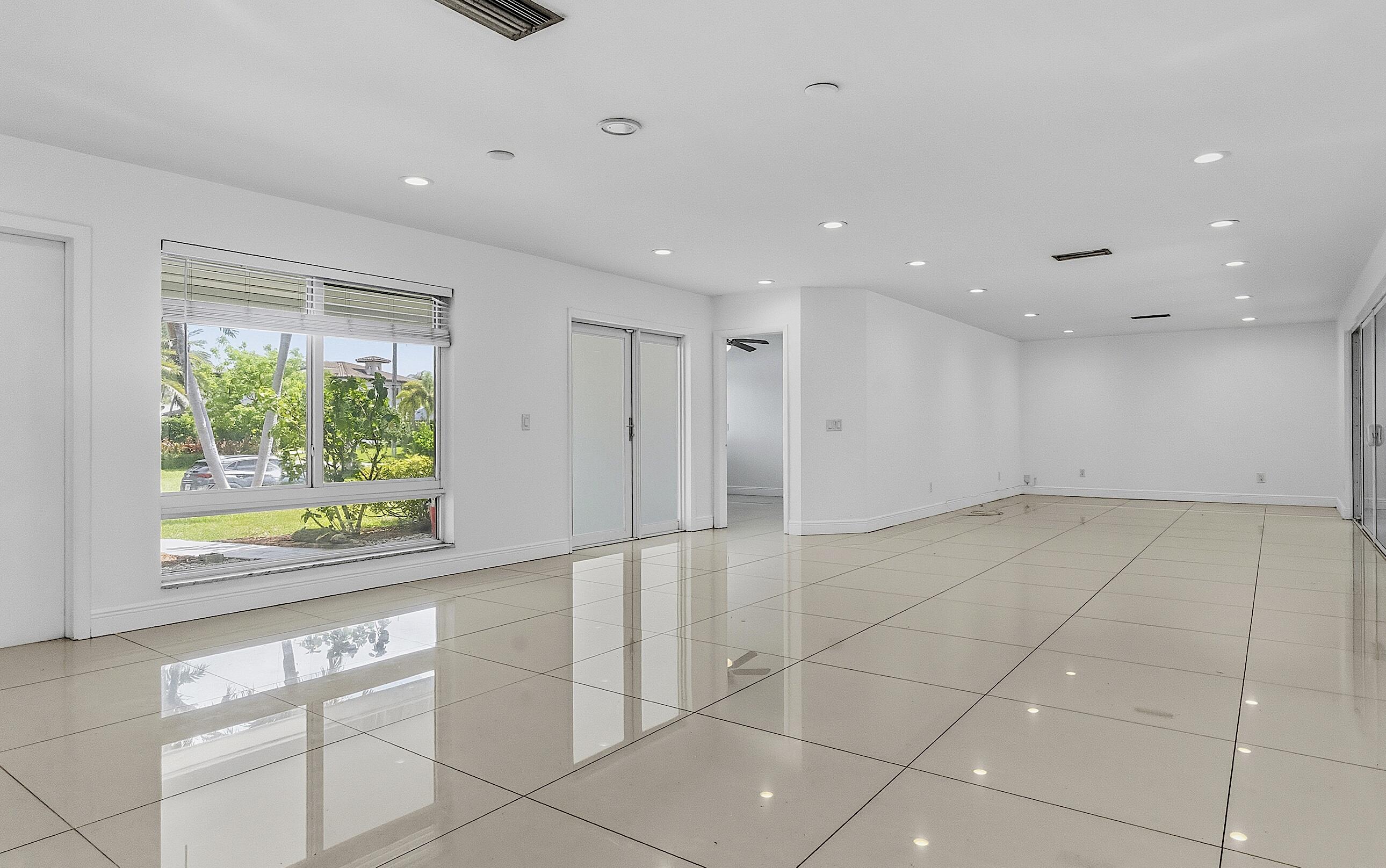2910 NE 40TH, Lighthouse Point FL 33064