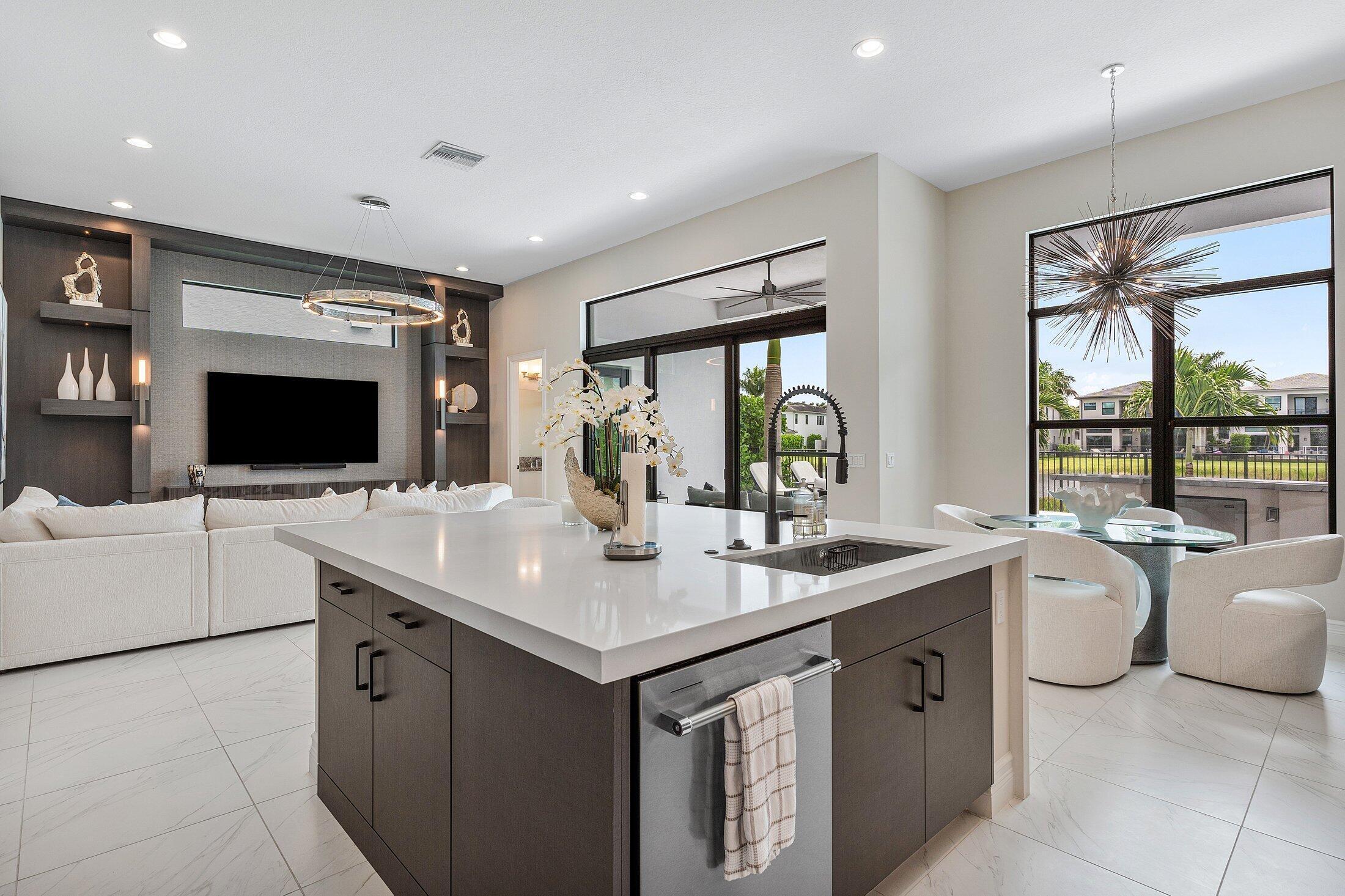 9022 CHAUVET, Boca Raton FL 33496