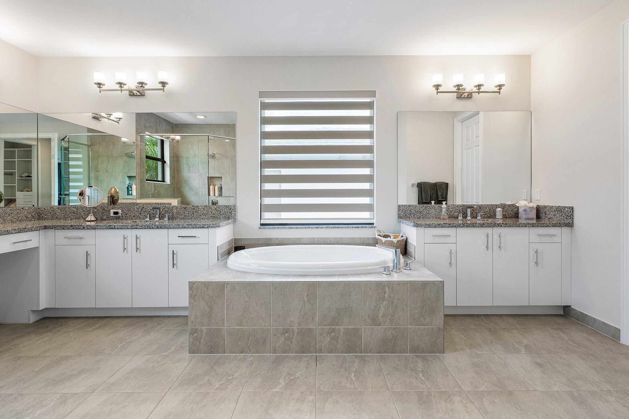 9022 CHAUVET, Boca Raton FL 33496