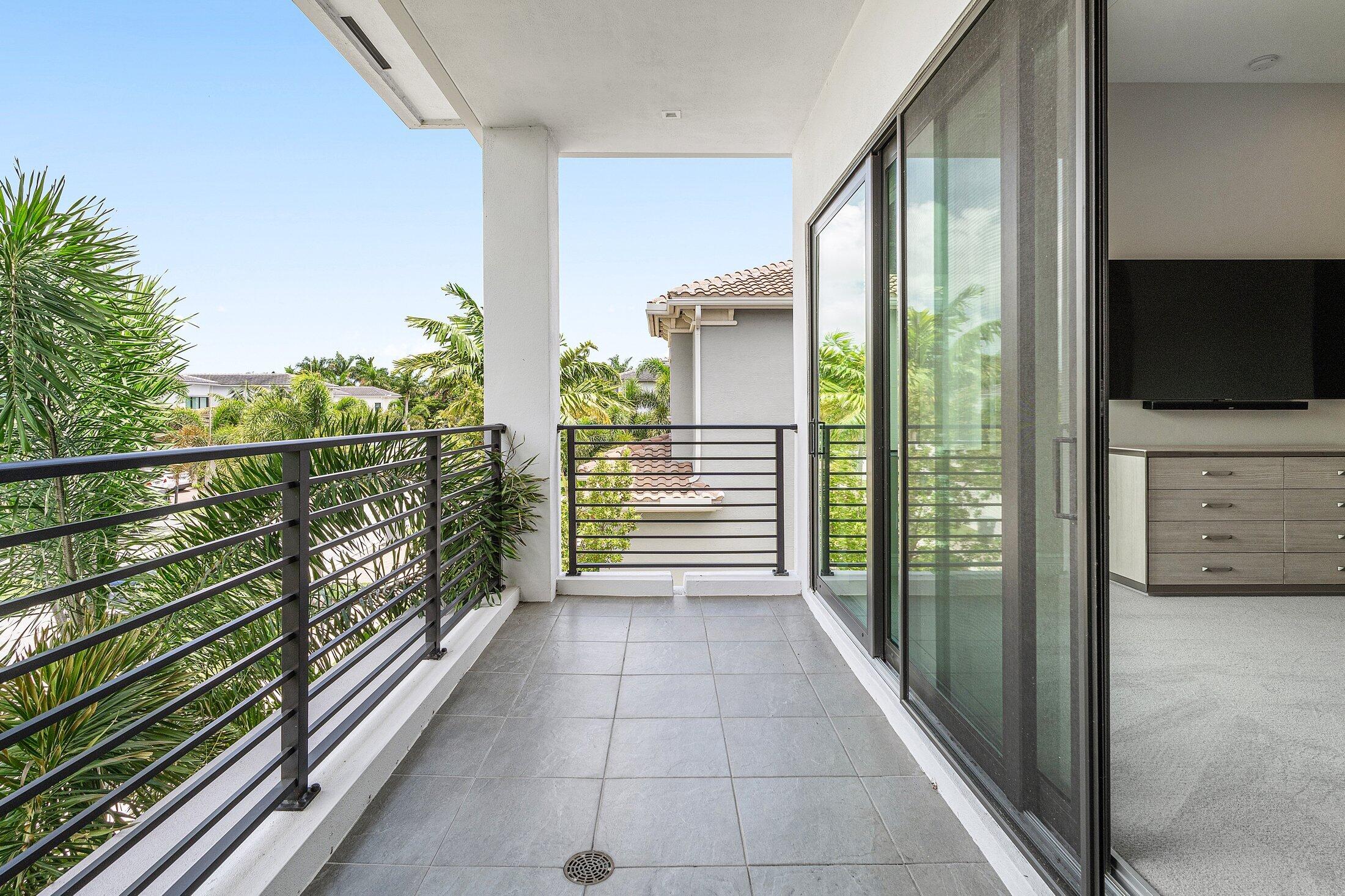 9022 CHAUVET, Boca Raton FL 33496