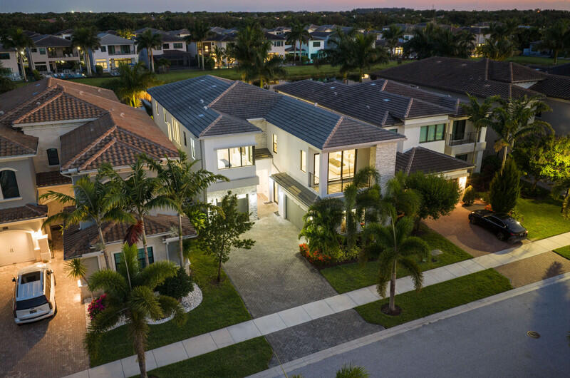 9022 CHAUVET, Boca Raton FL 33496