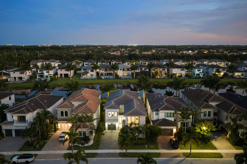9022 CHAUVET, Boca Raton FL 33496