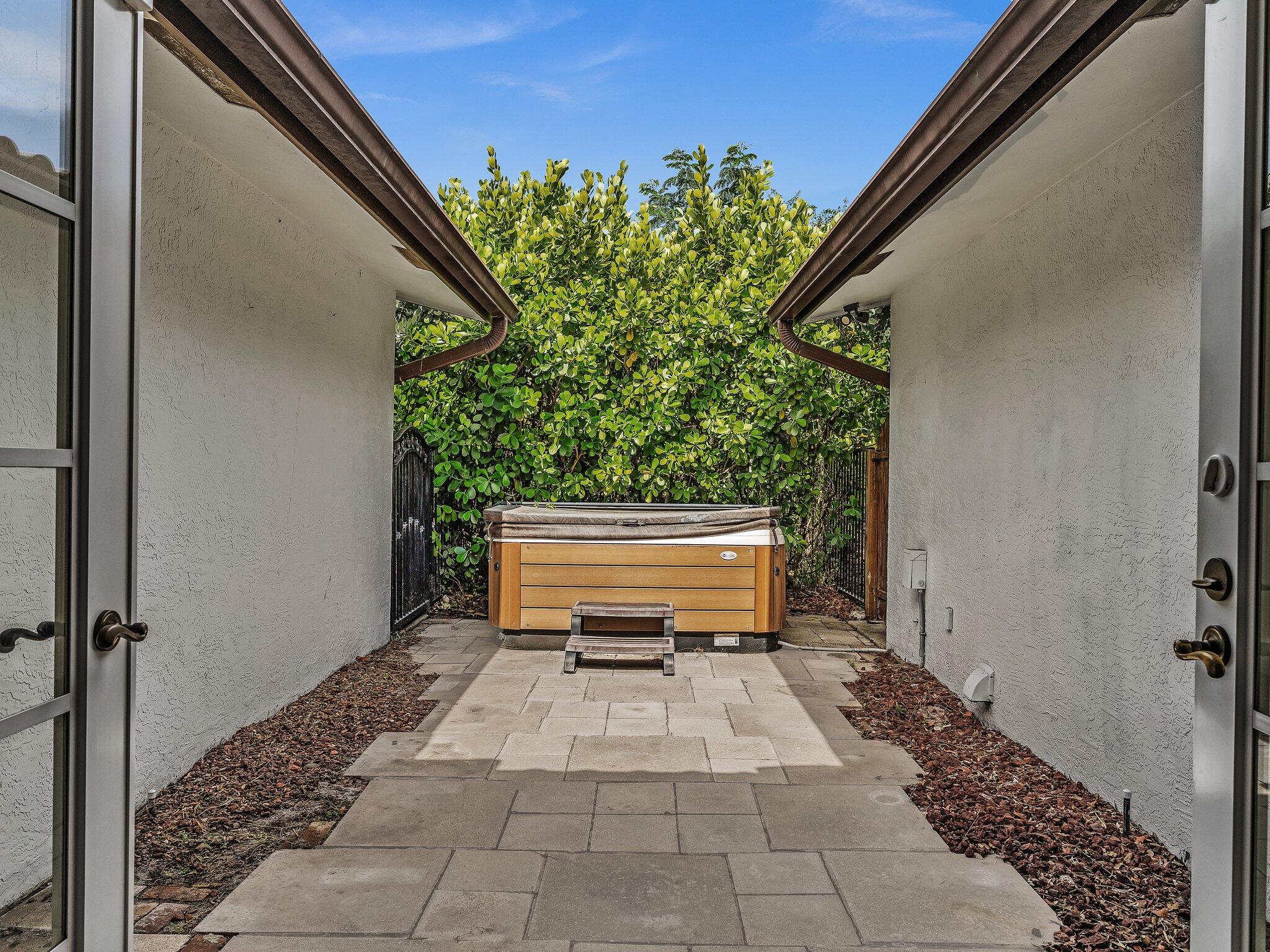 898 Azalea, Boca Raton FL 33486