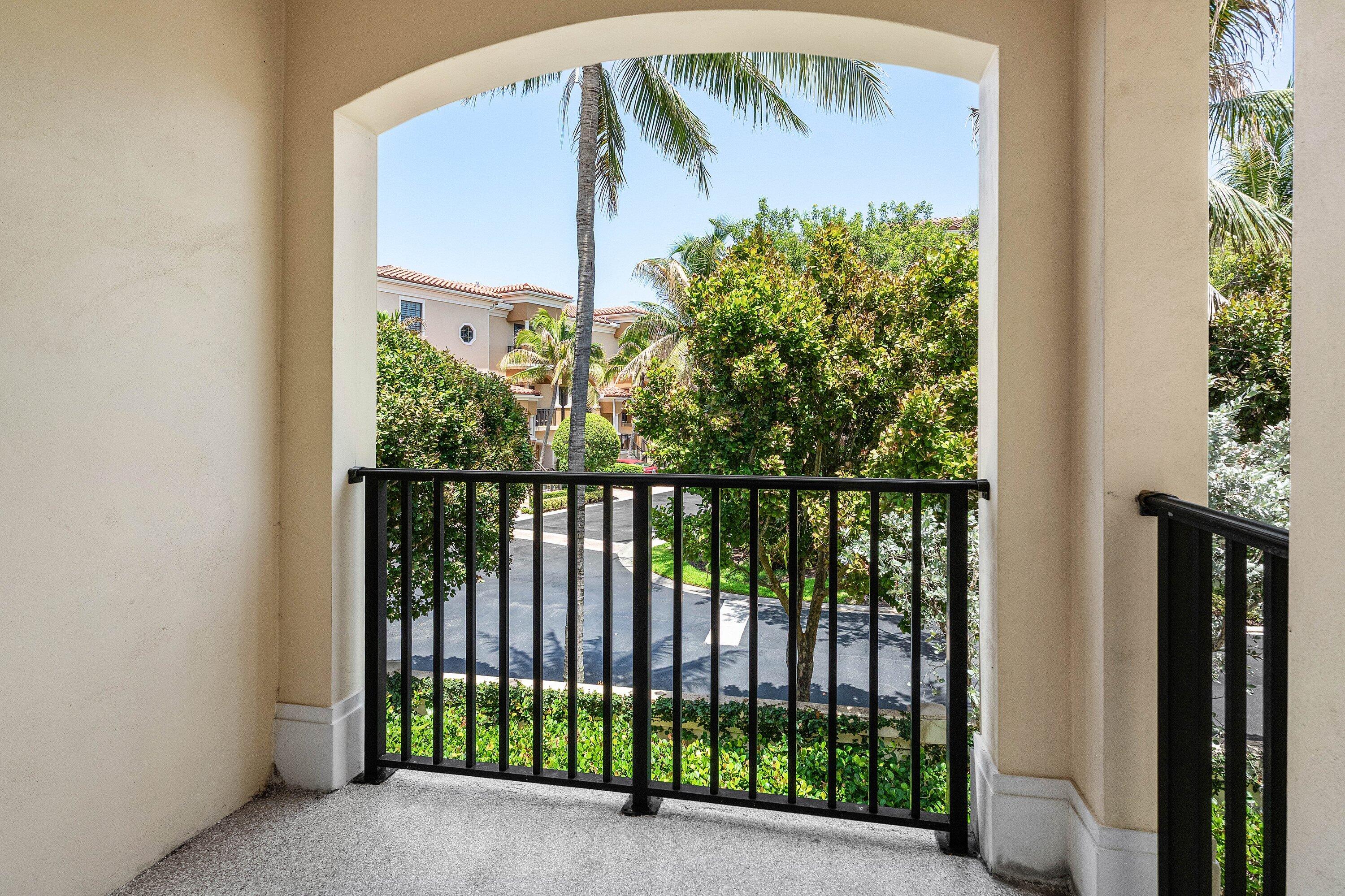 3770 County Line #B5, Tequesta FL 33469