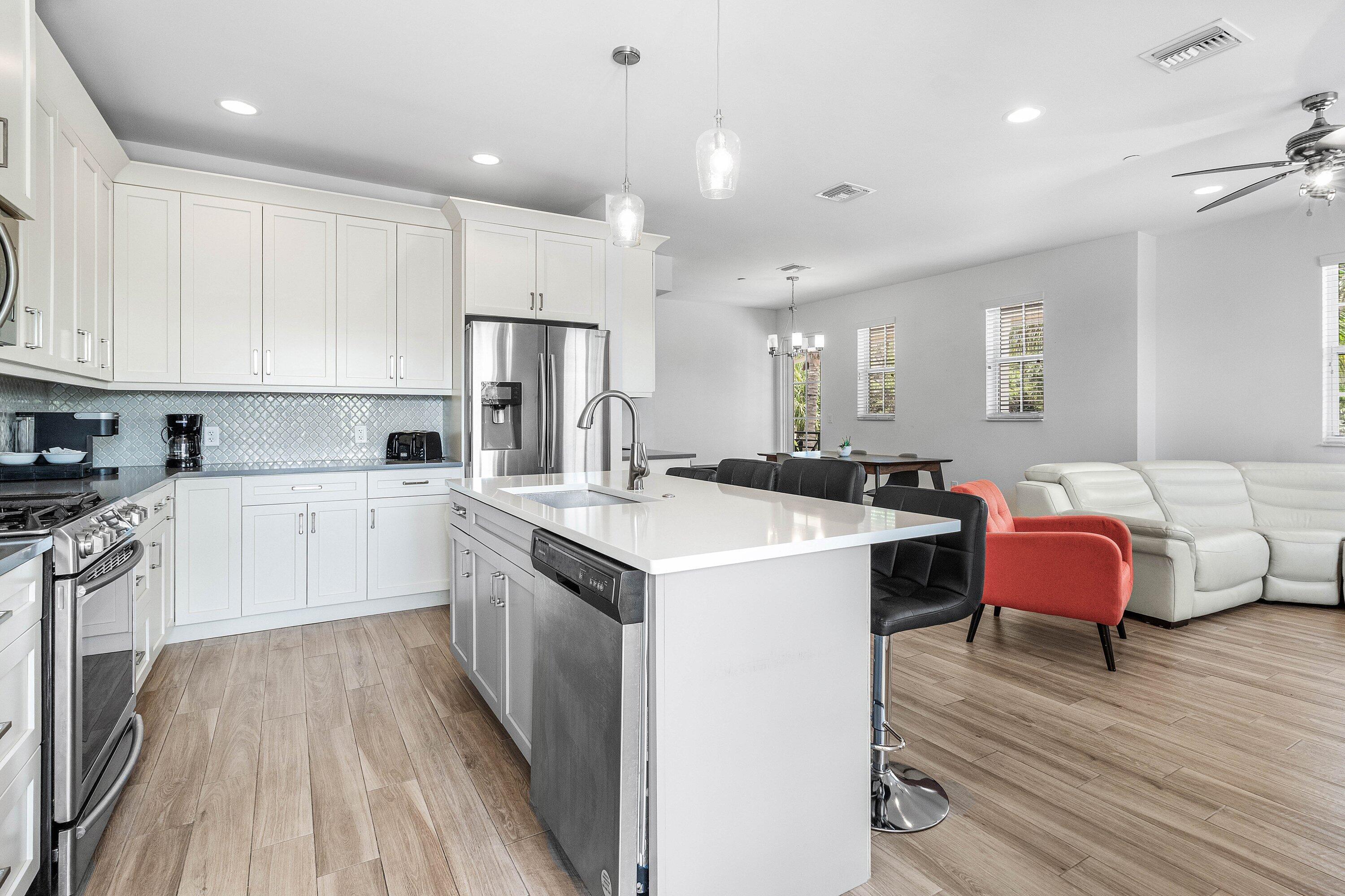 3770 County Line #B5, Tequesta FL 33469