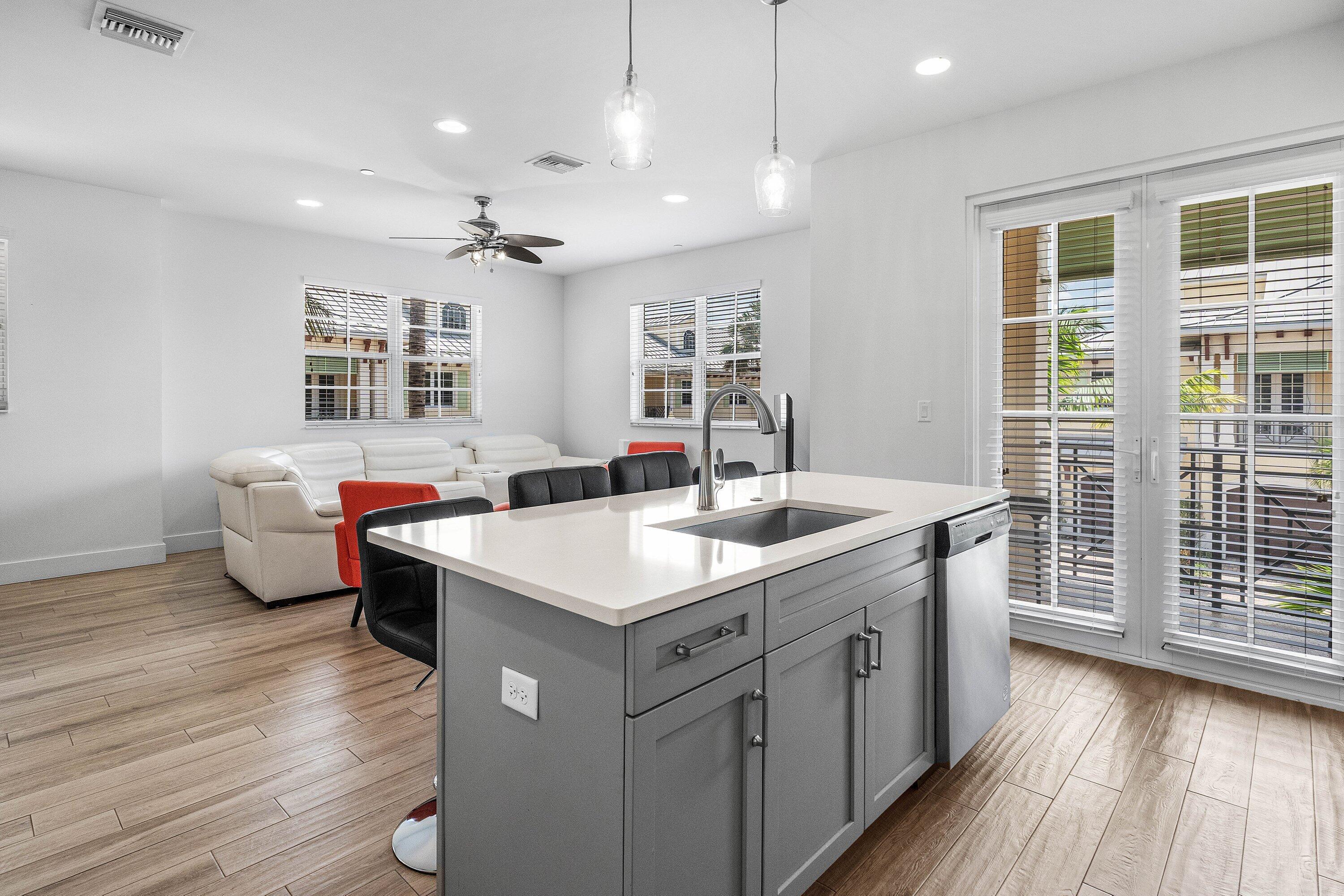 3770 County Line #B5, Tequesta FL 33469