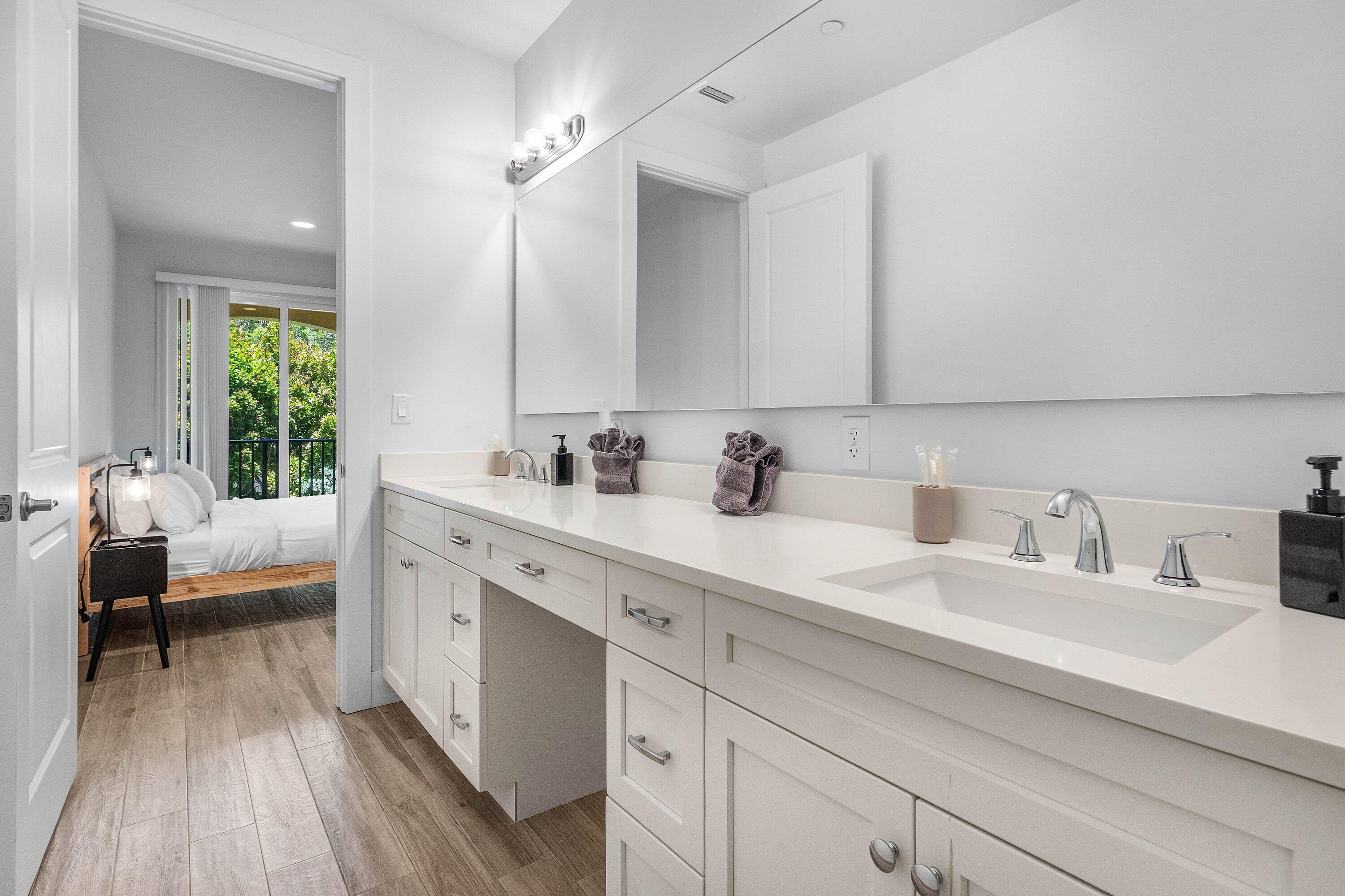 3770 County Line #B5, Tequesta FL 33469
