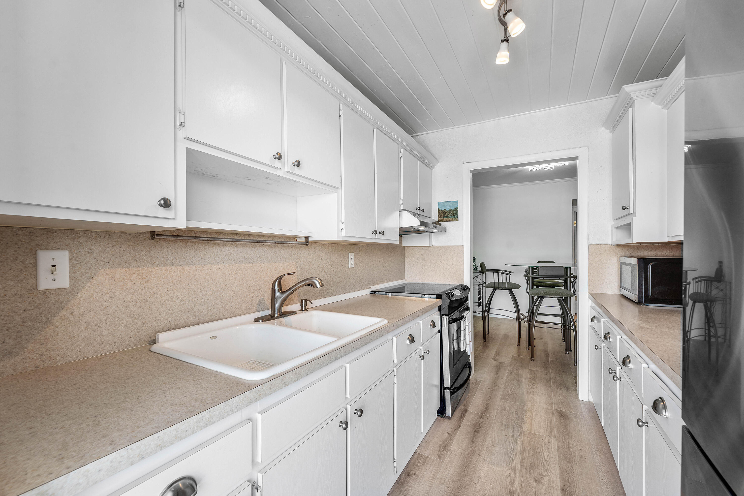 4111 NE 21st #204, Lighthouse Point FL 33064