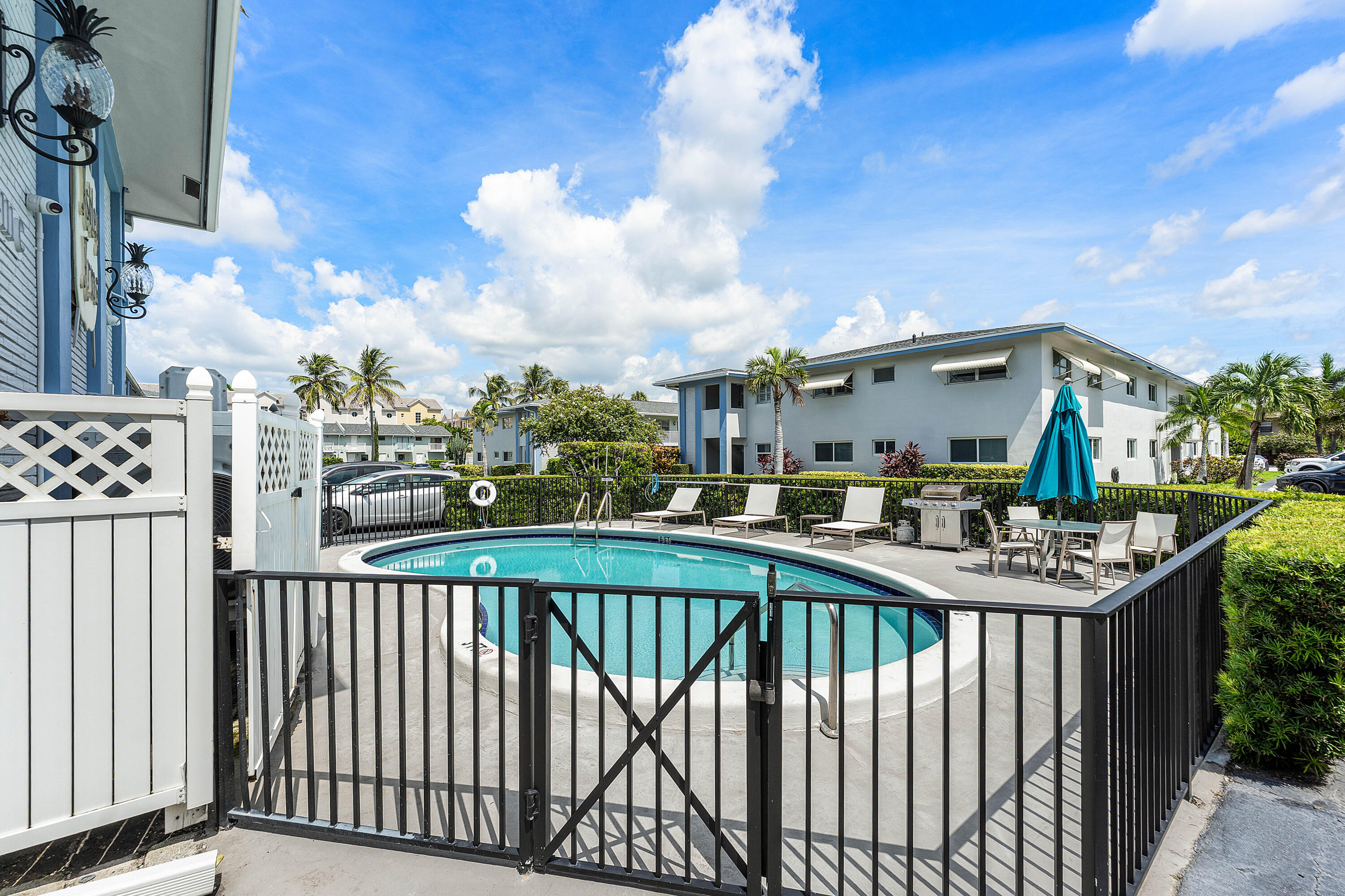 4111 NE 21st #204, Lighthouse Point FL 33064