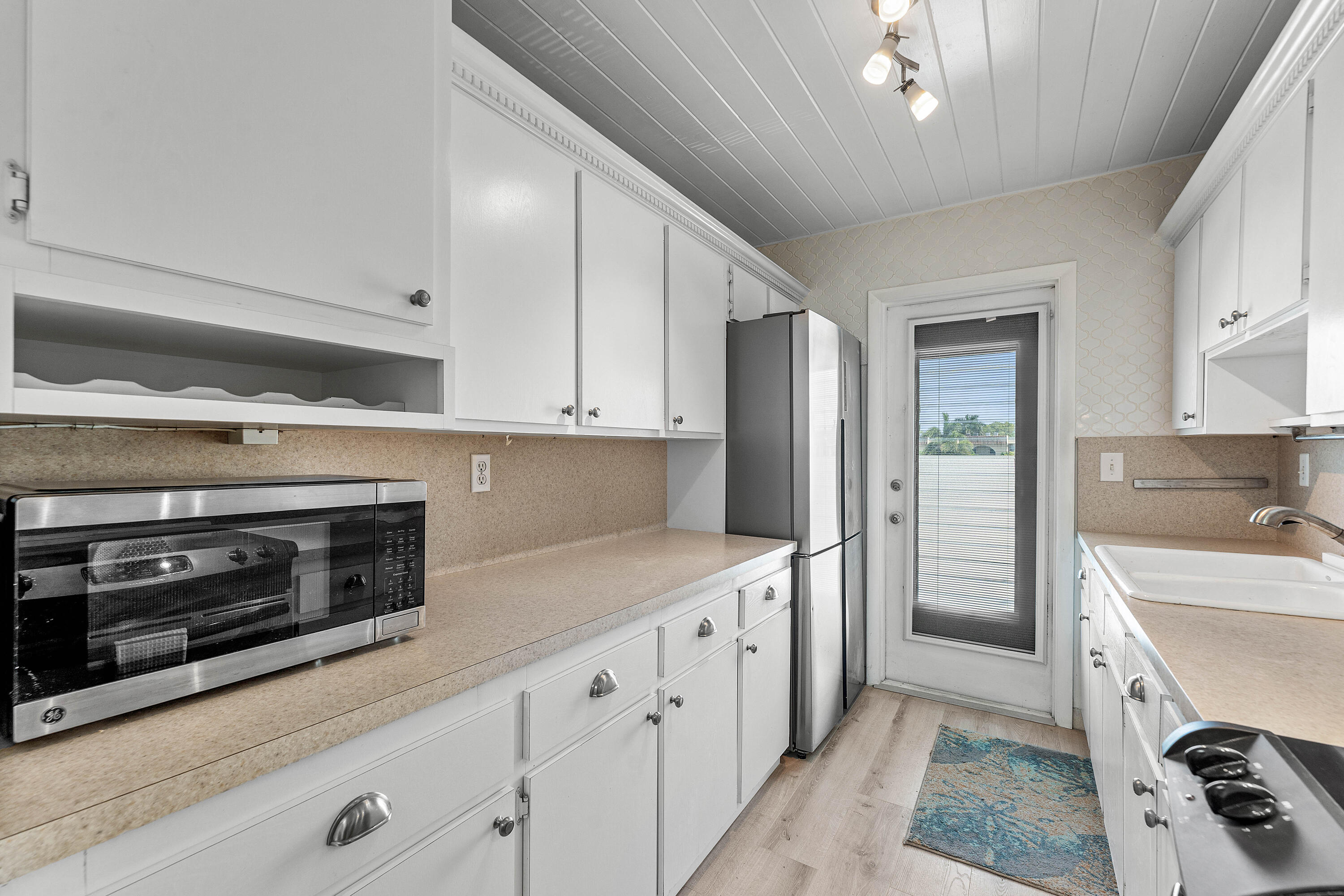 4111 NE 21st #204, Lighthouse Point FL 33064