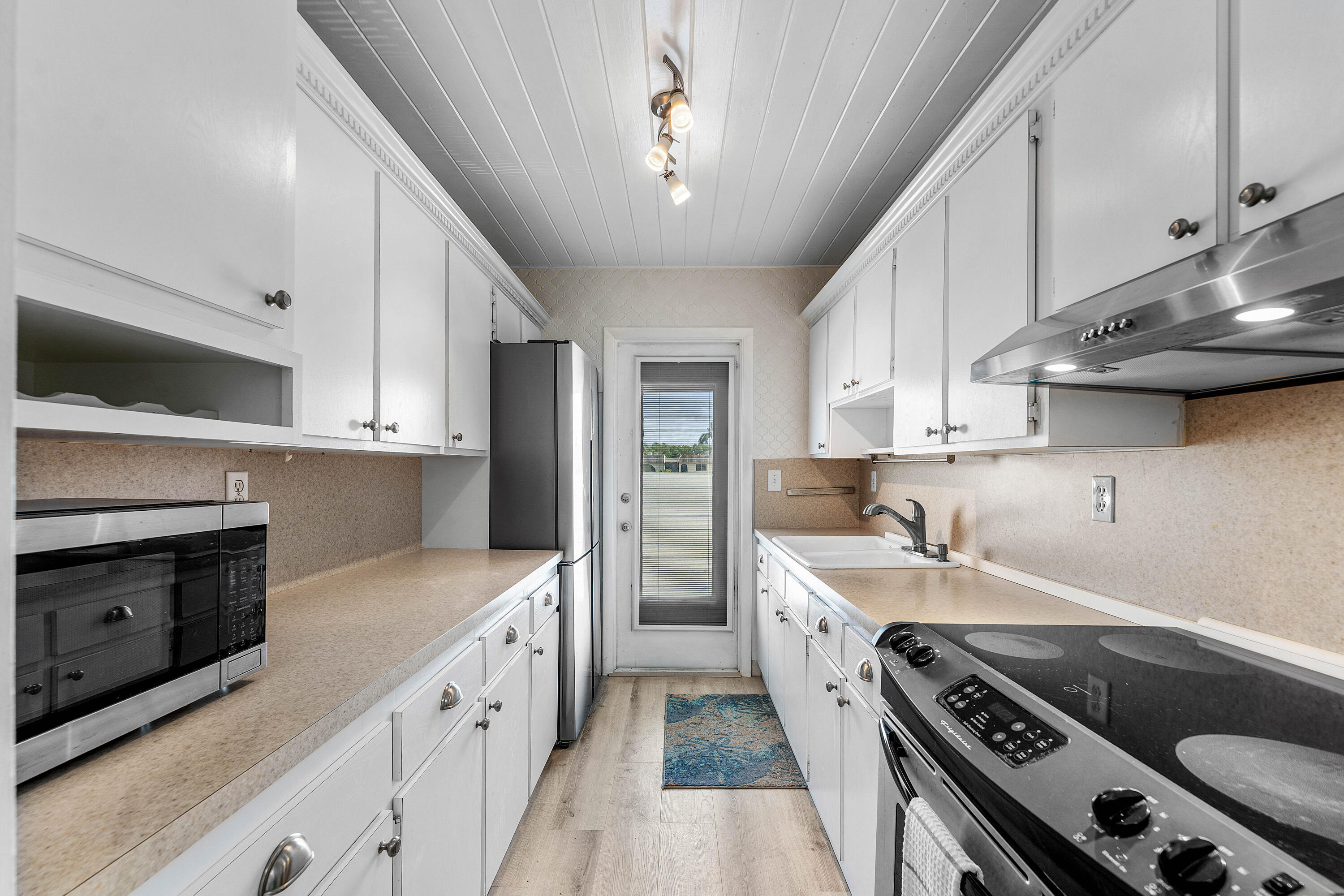 4111 NE 21st #204, Lighthouse Point FL 33064