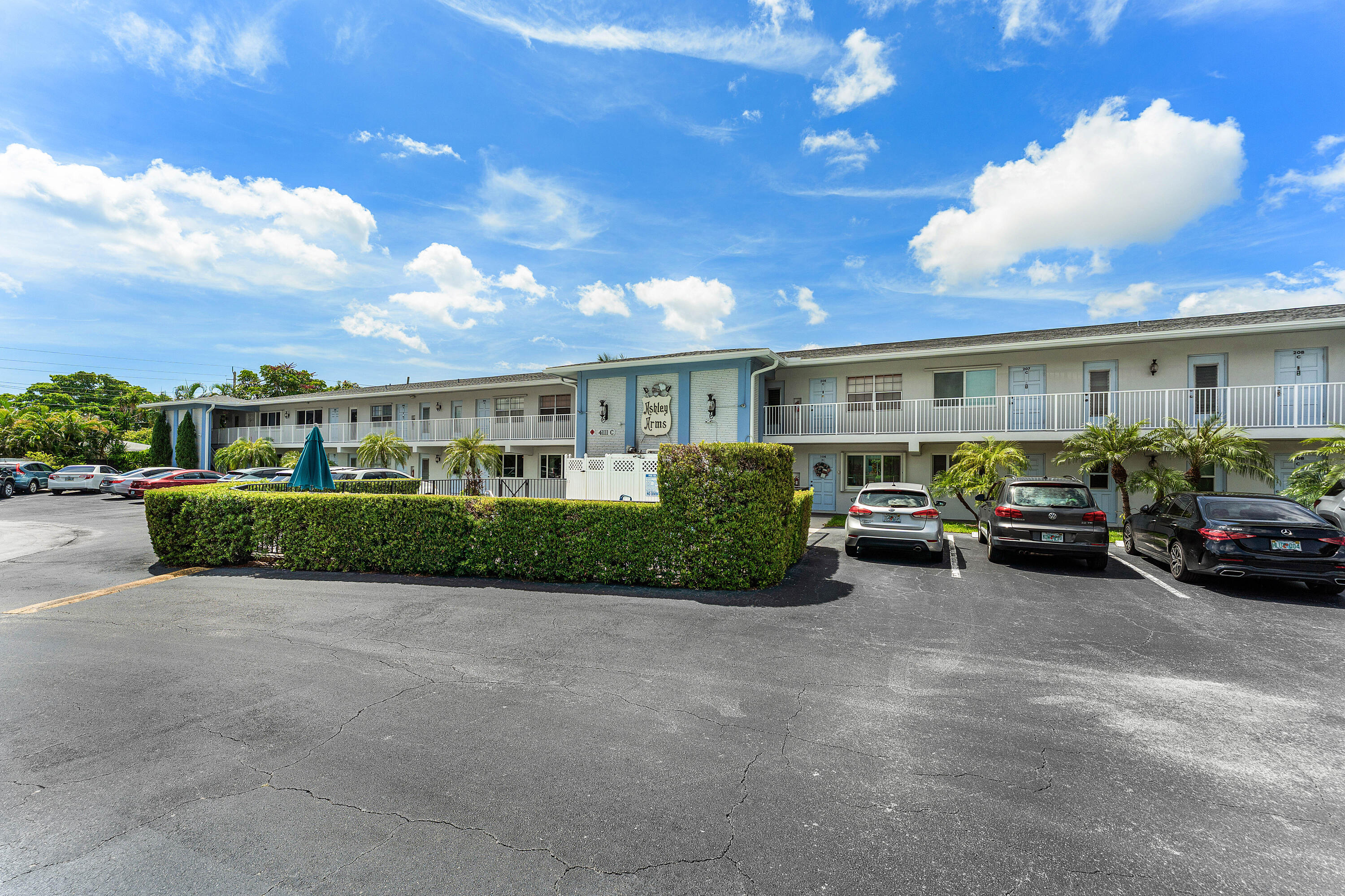 4111 NE 21st #204, Lighthouse Point FL 33064
