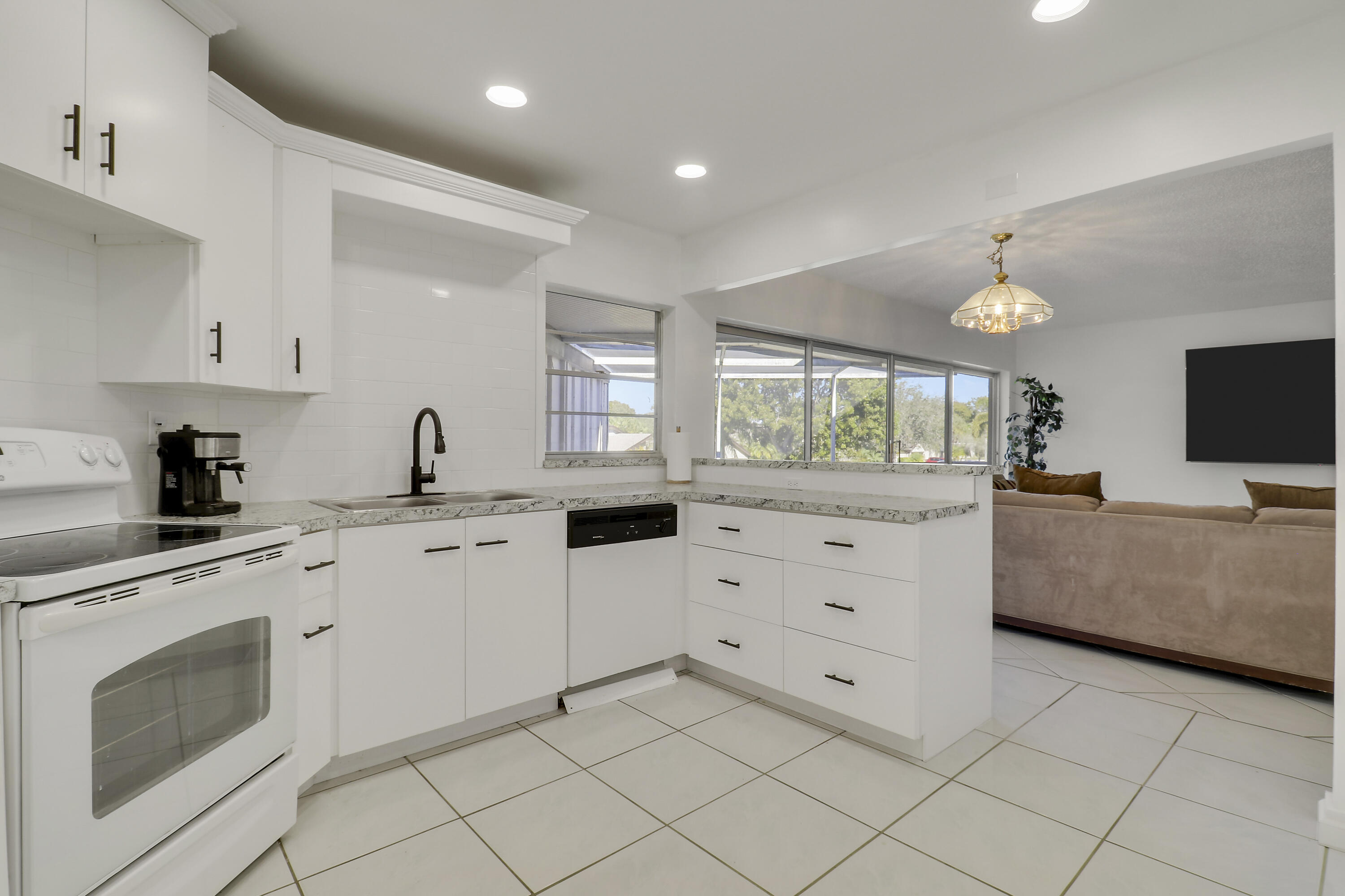 7 GREENWAY #202, Royal Palm Beach FL 33411
